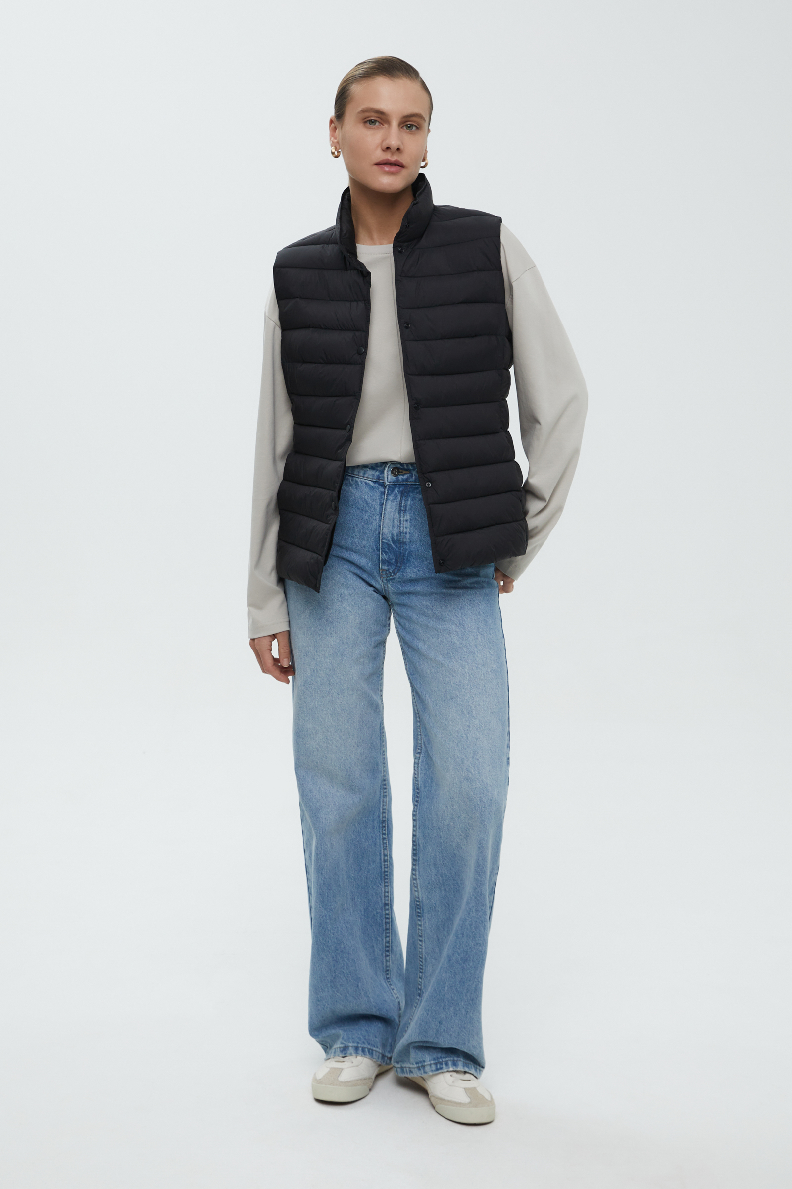 Утепленный жилет приталенного силуэта