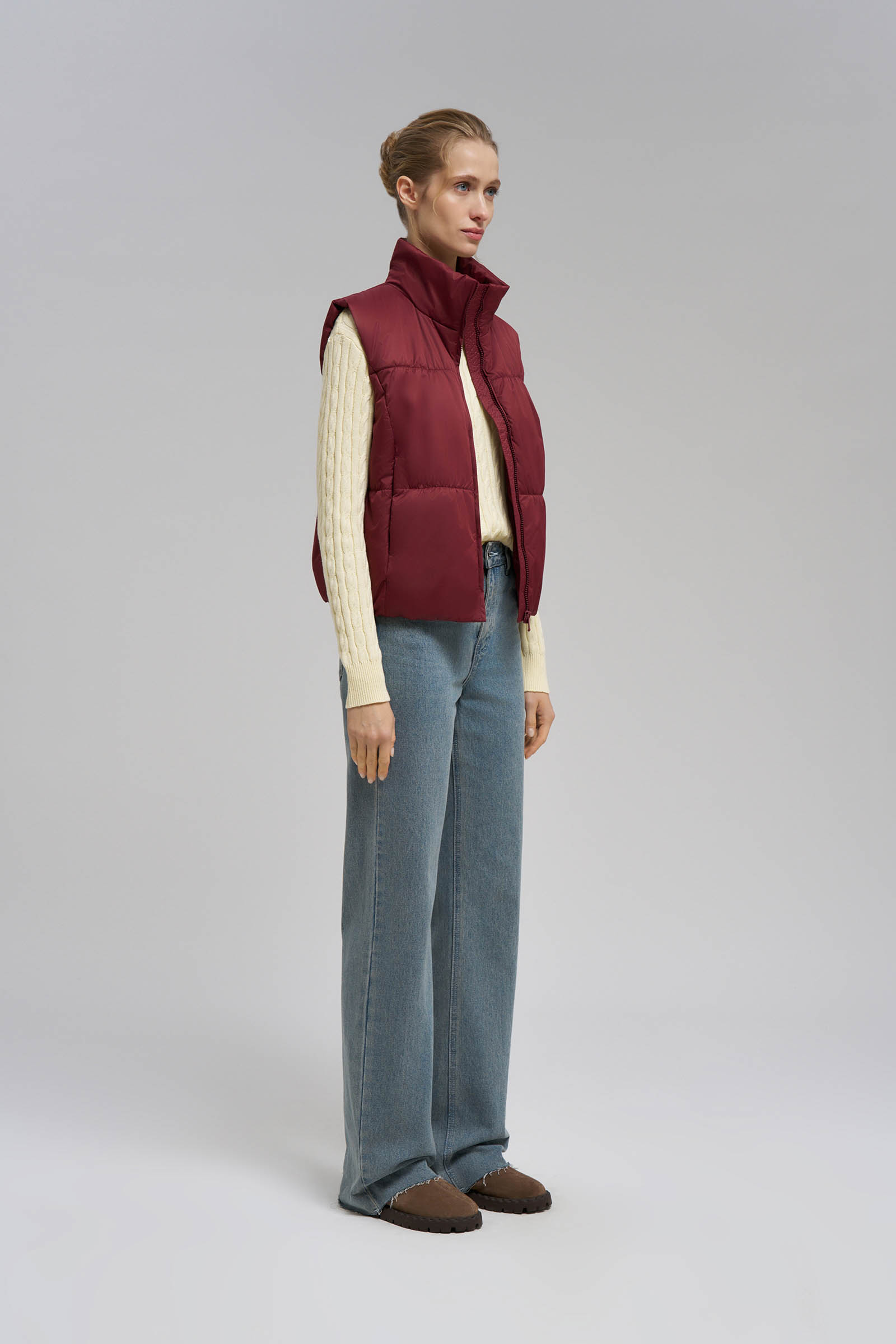 Утепленный жилет с искусственным наполнителем