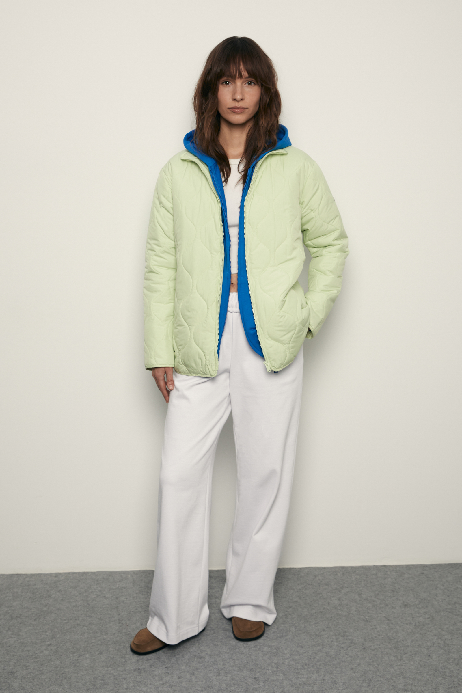 Стеганая утепленная куртка с воротником-стойкой