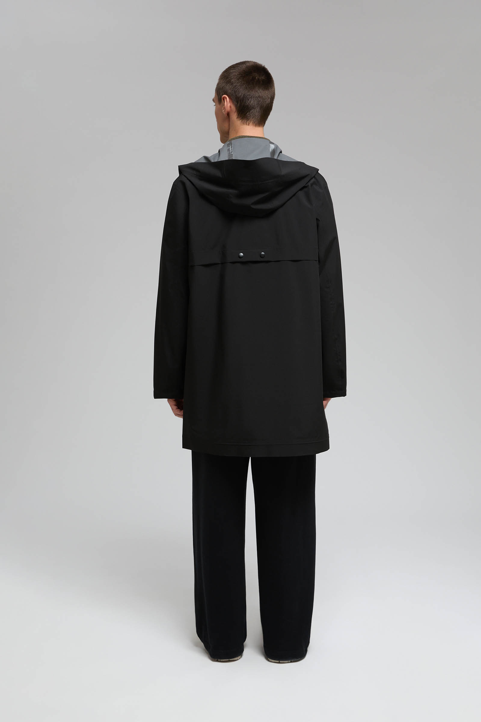 Плащ с капюшоном прямого кроя