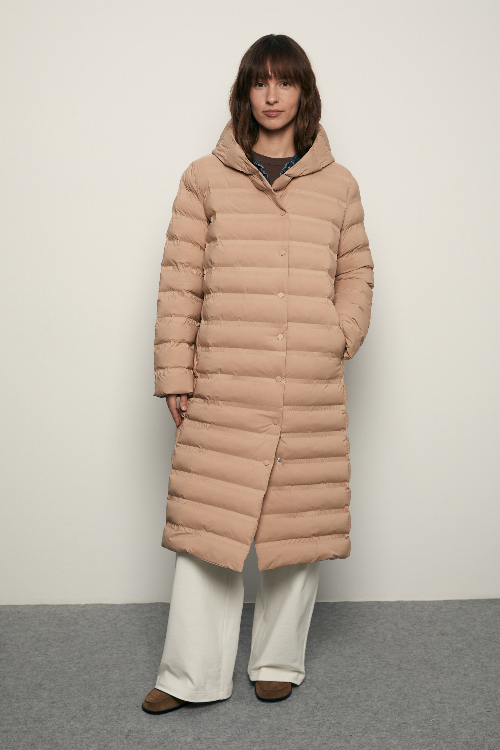 Утепленное пальто с капюшоном