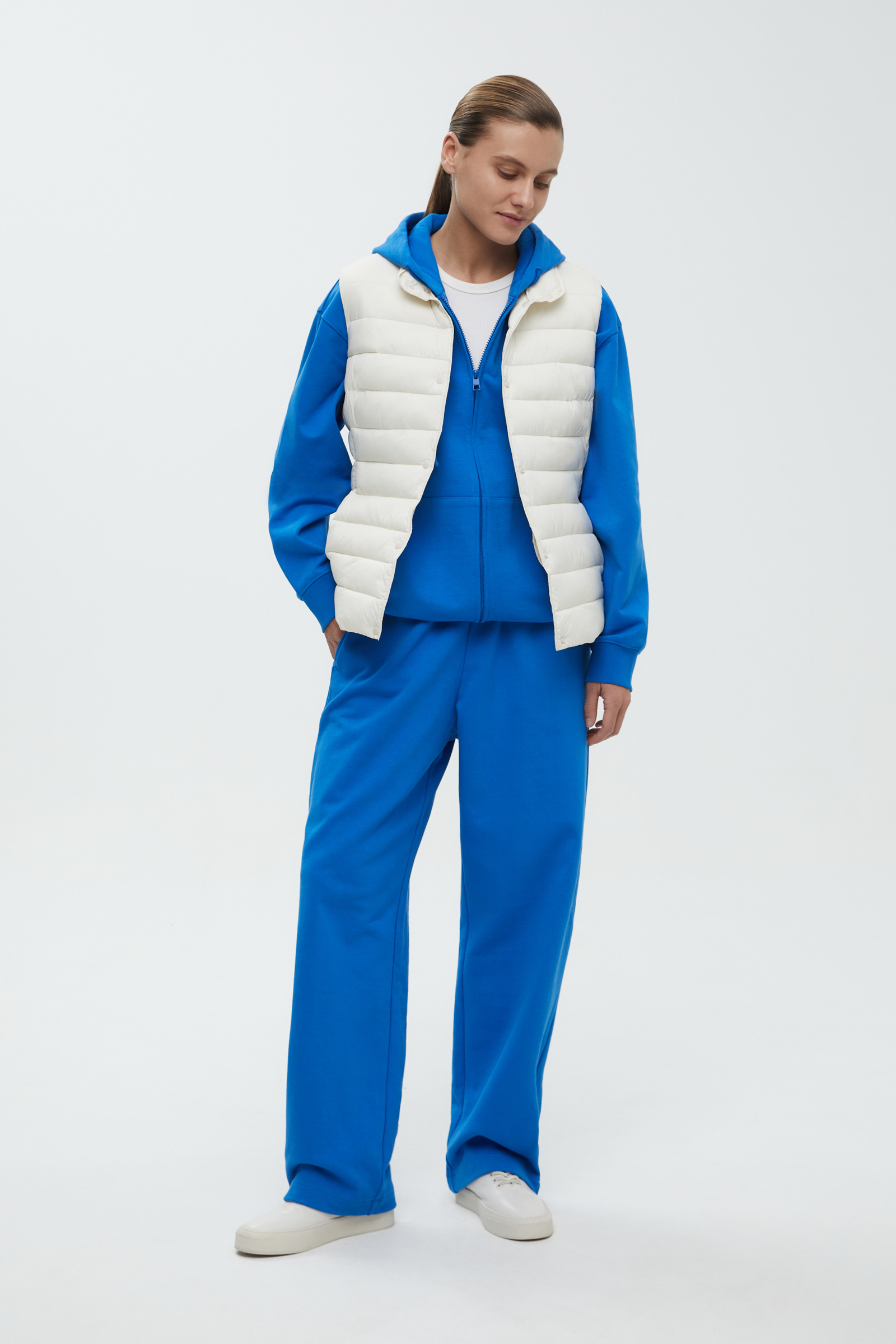 Утепленный жилет приталенного силуэта