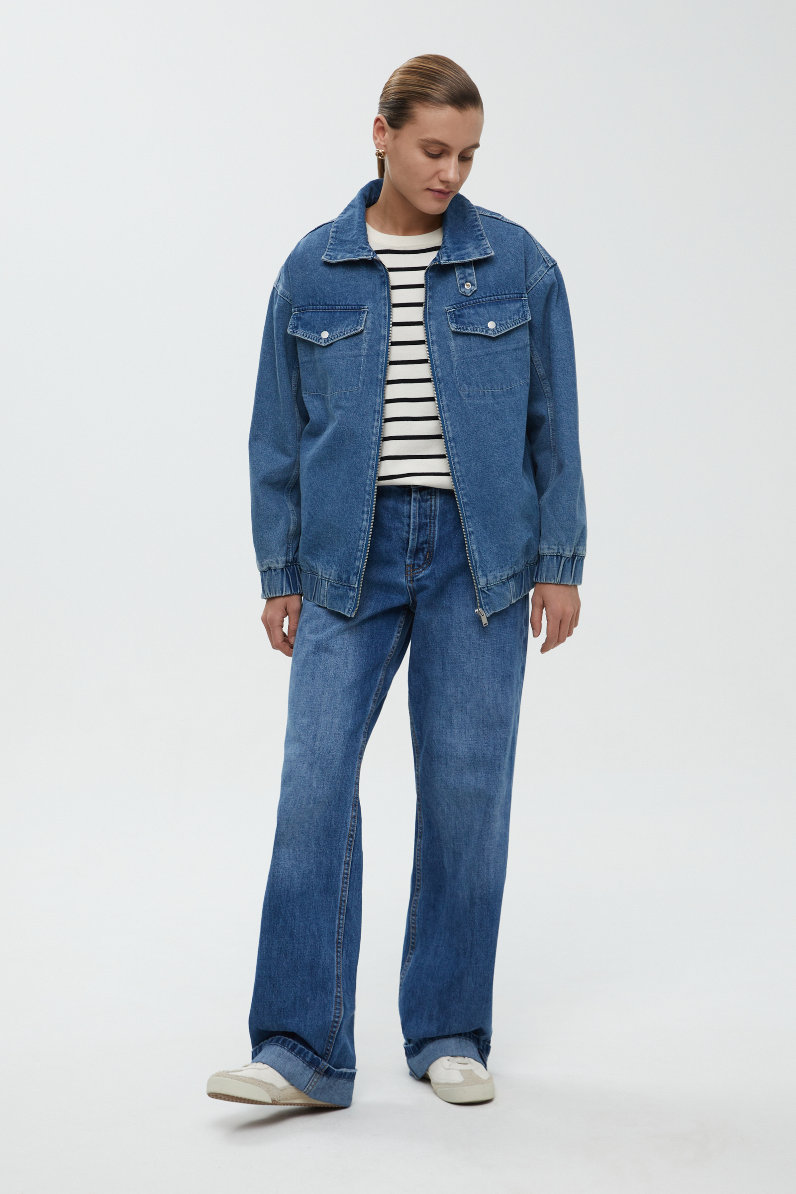 Джинсовая куртка на молнии