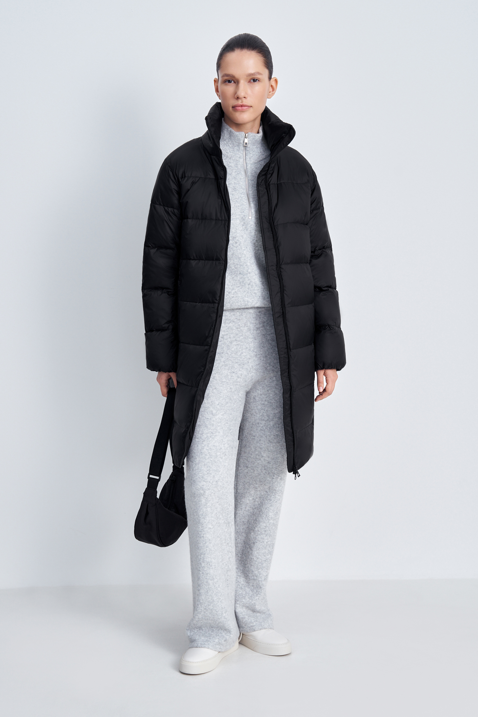 Пуховое пальто с воротником-стойкой