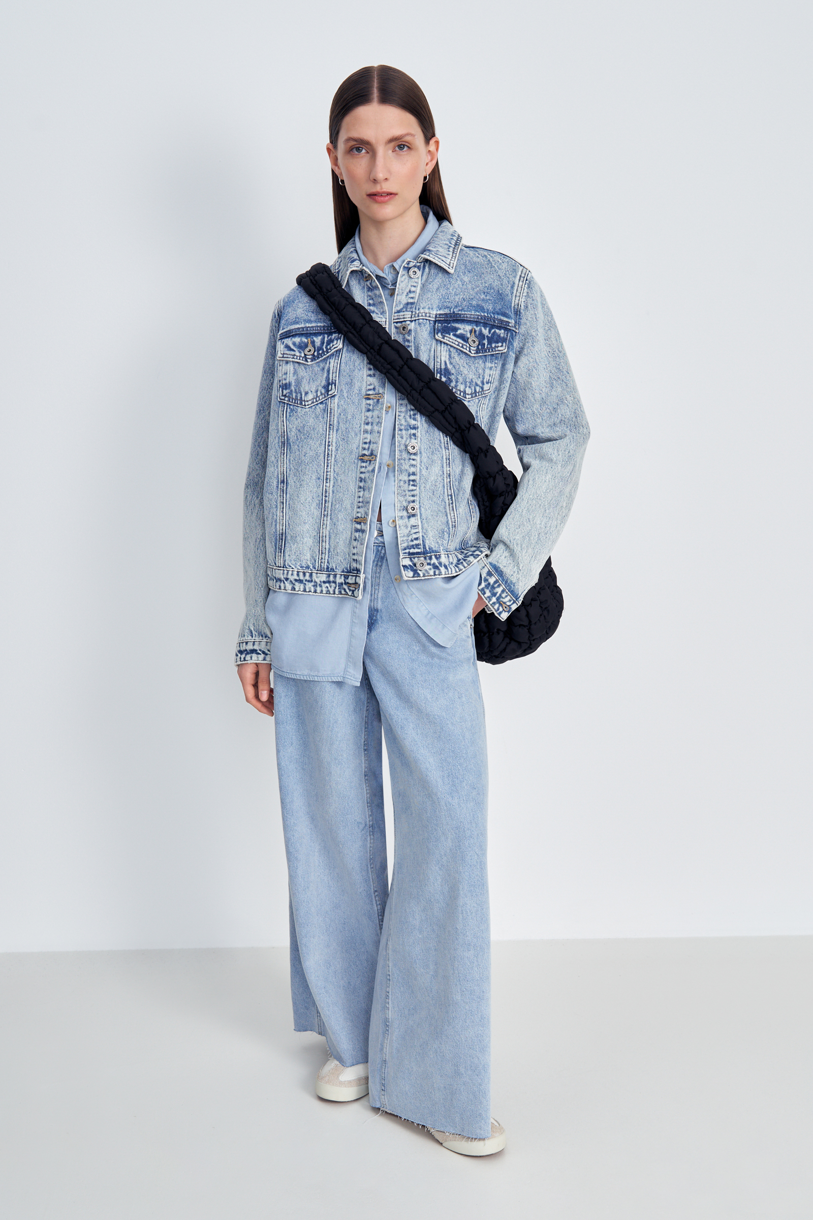 Джинсовая куртка-рубашка прямого силуэта