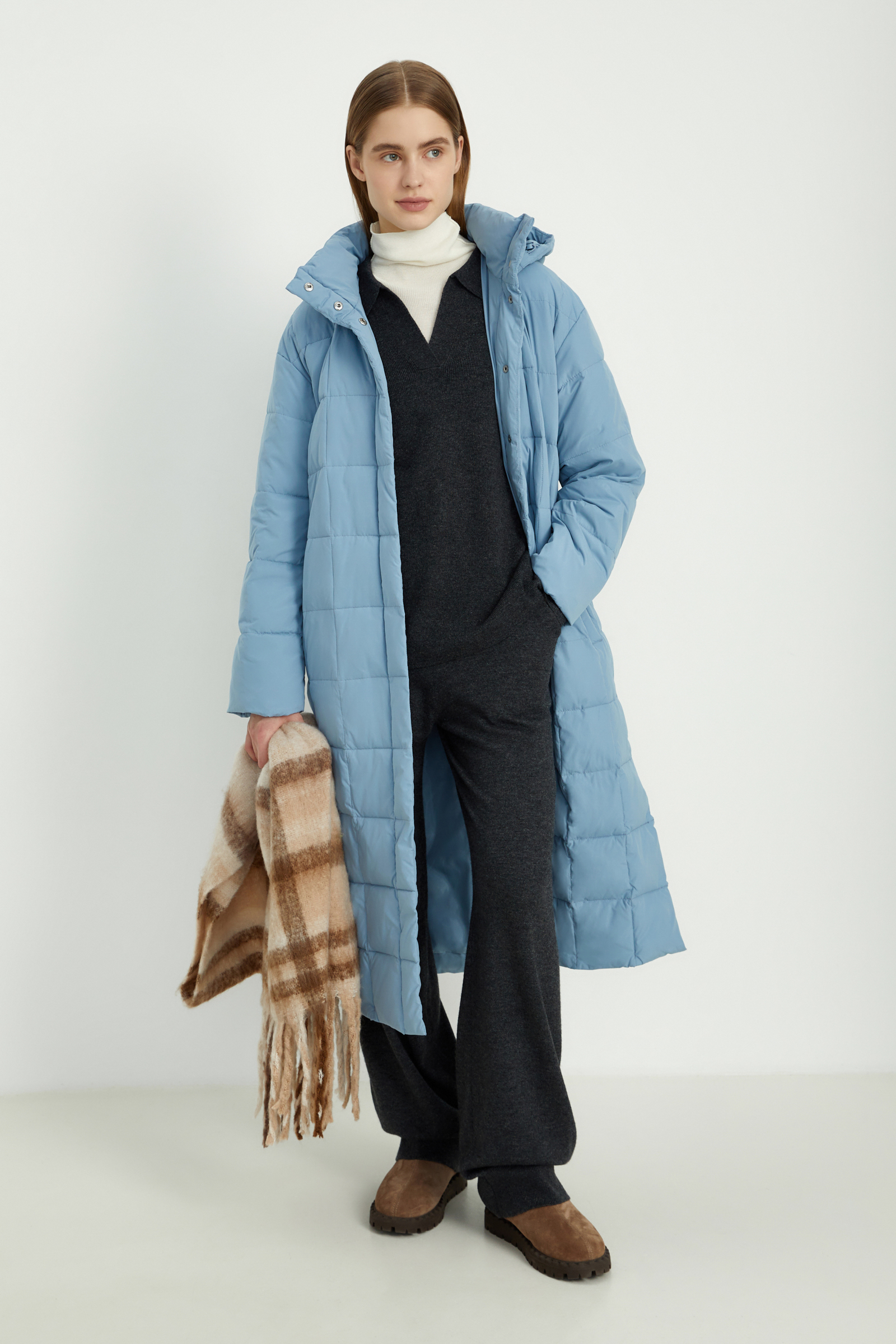 Стеганое утепленное пальто с капюшоном