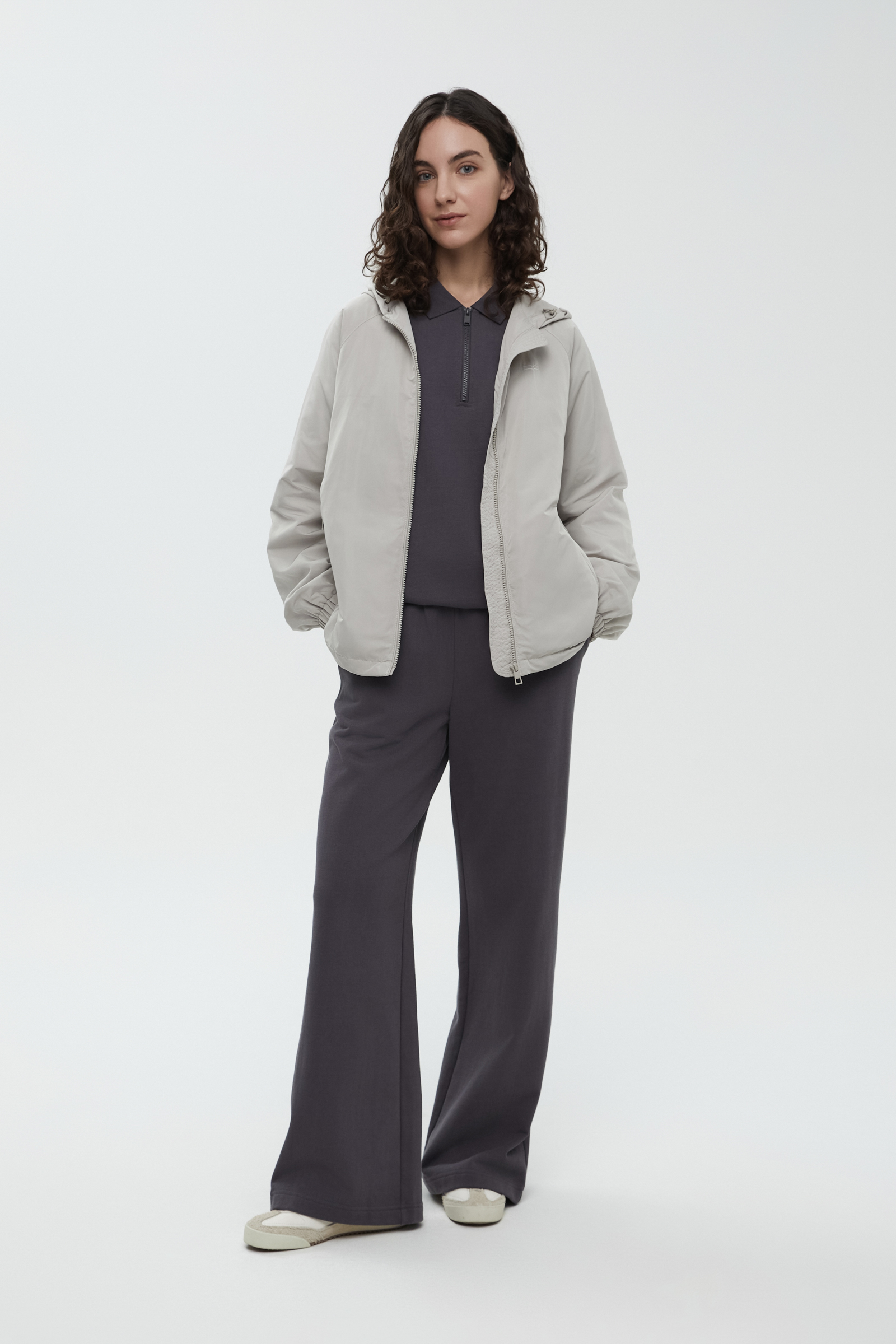 Ветровка прямого кроя с капюшоном