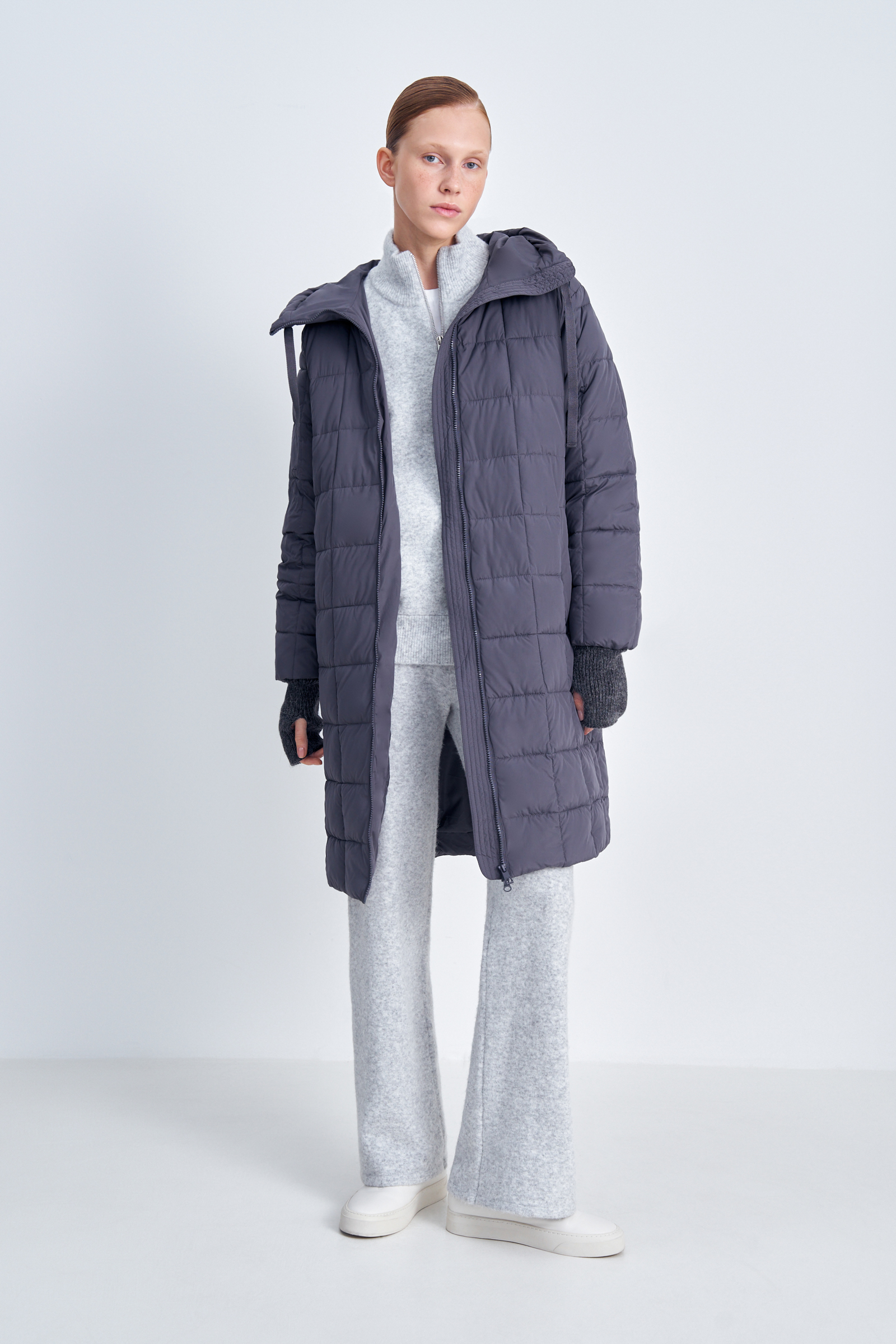 Пуховое пальто с капюшоном