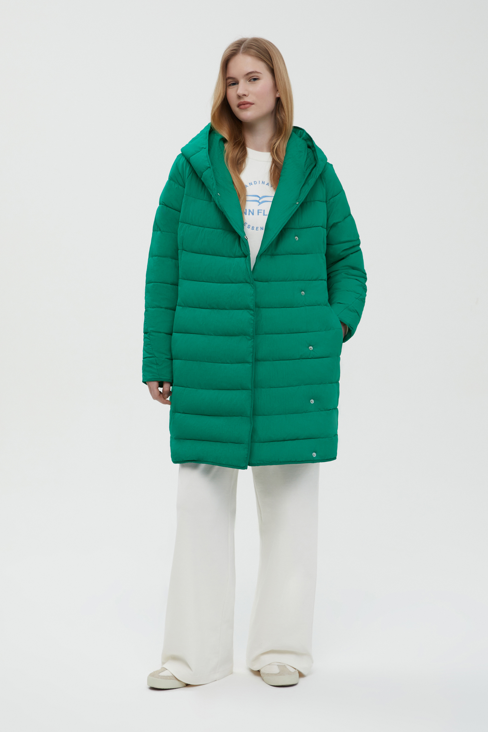 Утепленное полупальто с капюшоном