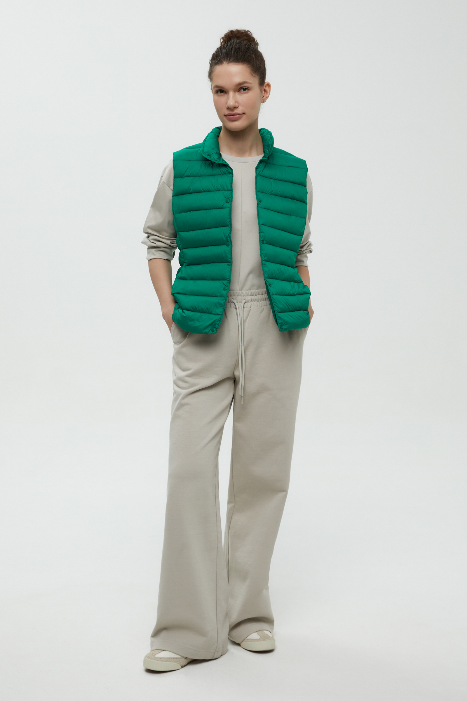 Утепленный жилет приталенного силуэта