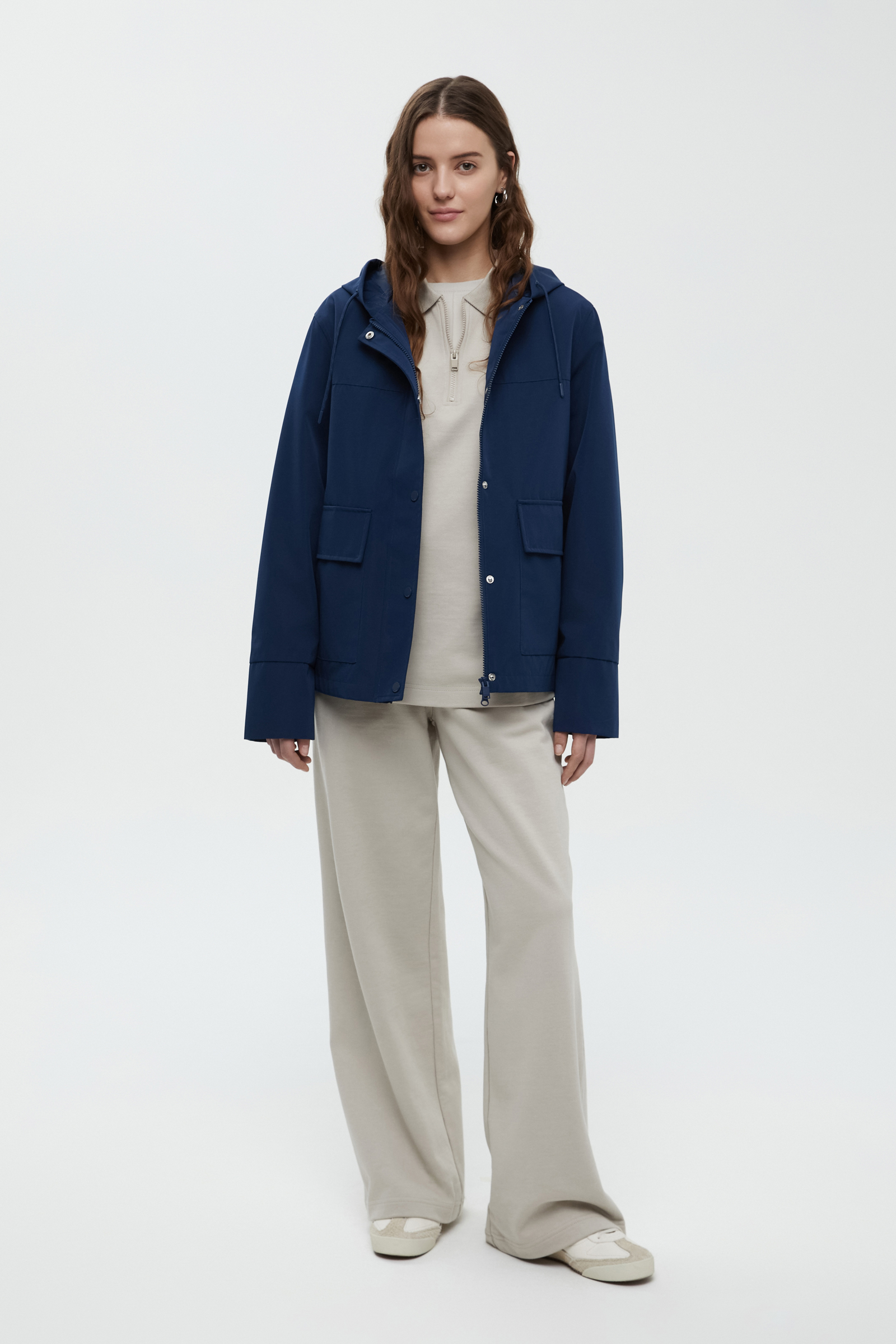 Ветровка с капюшоном свободного силуэта