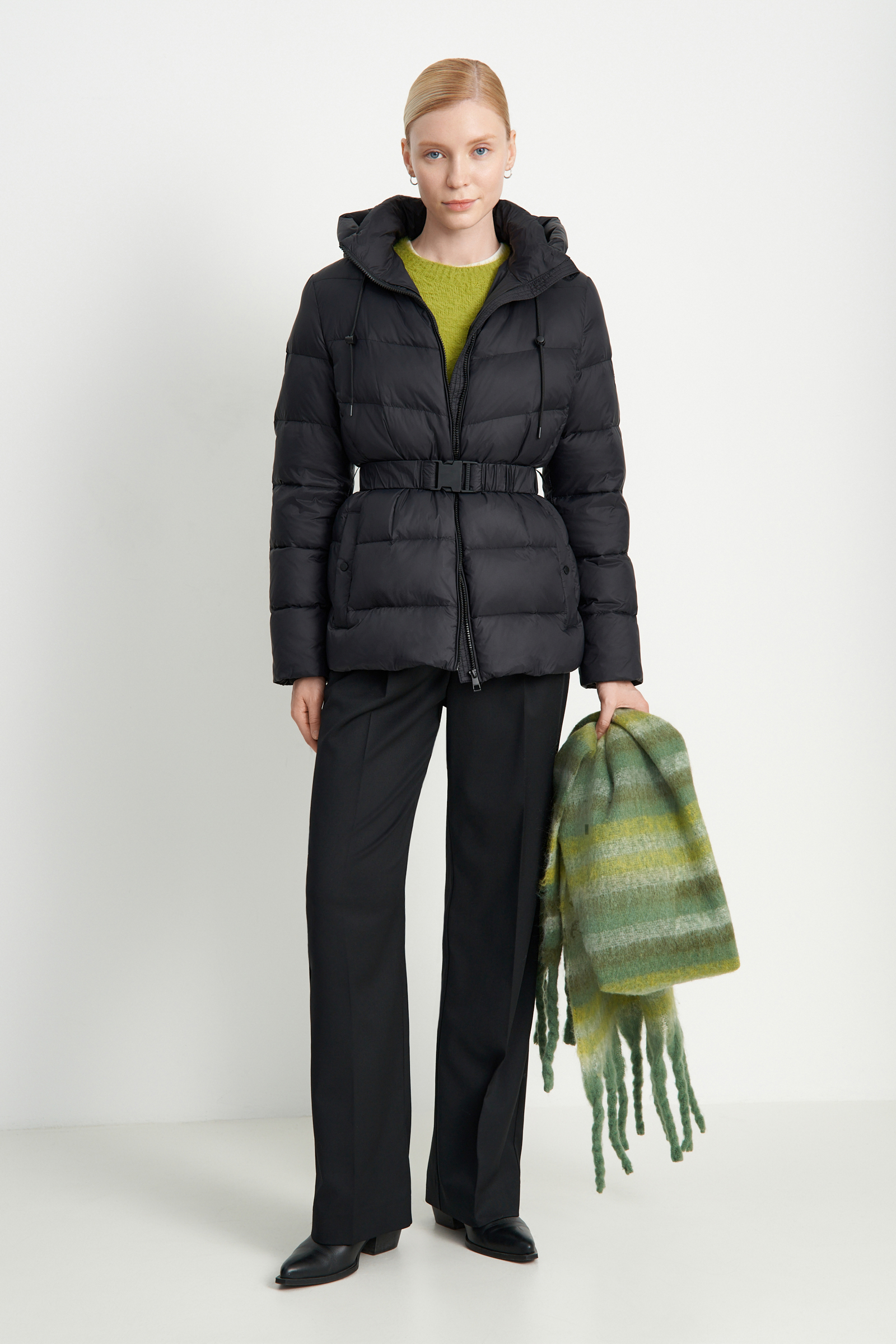 Пуховик с поясом приталенного силуэта