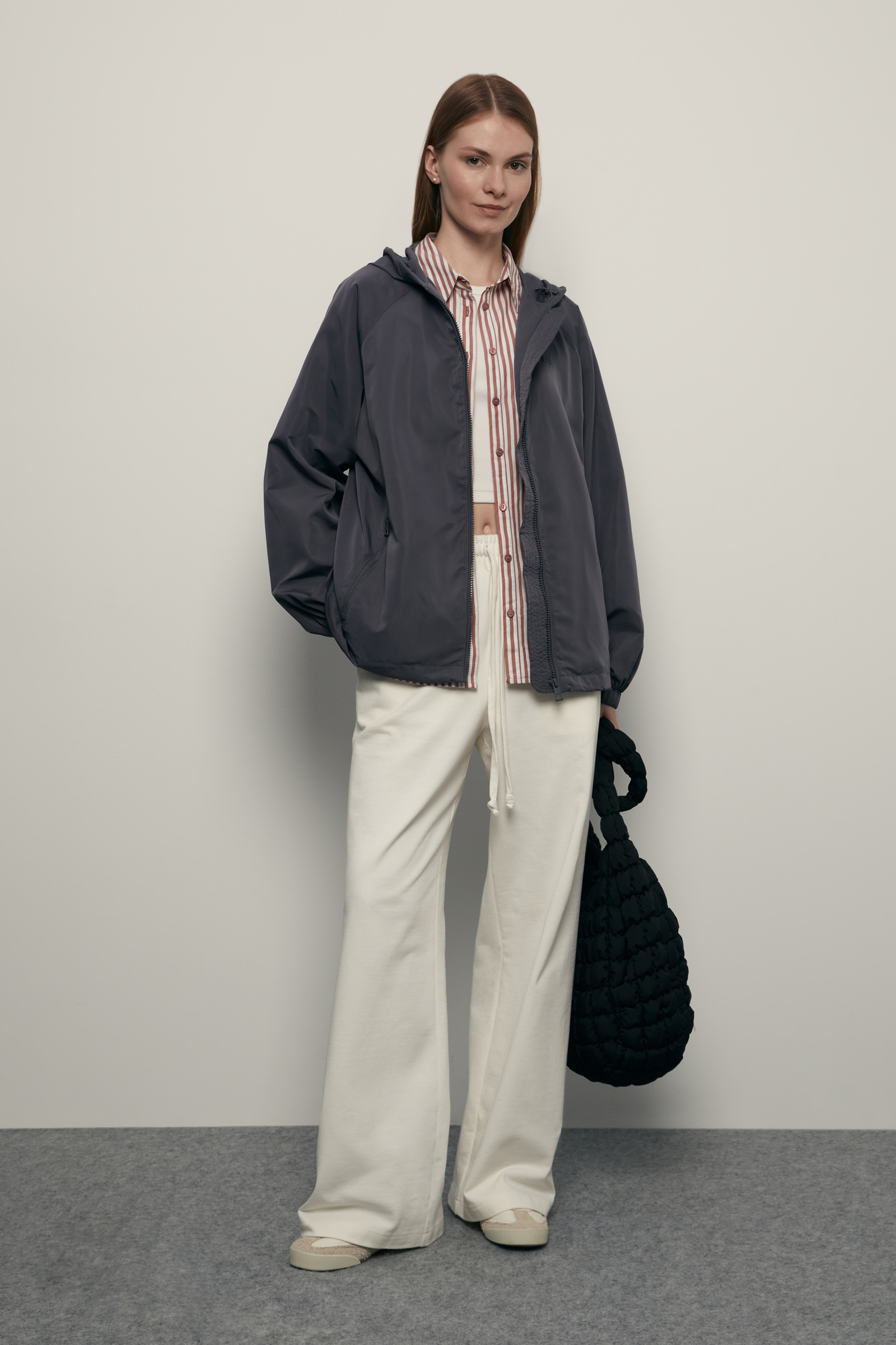 Ветровка прямого кроя с капюшоном