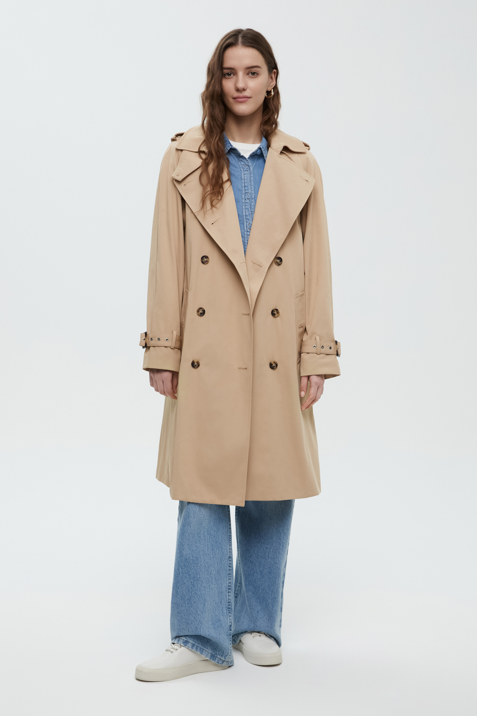 Двубортный тренч с рукавом реглан