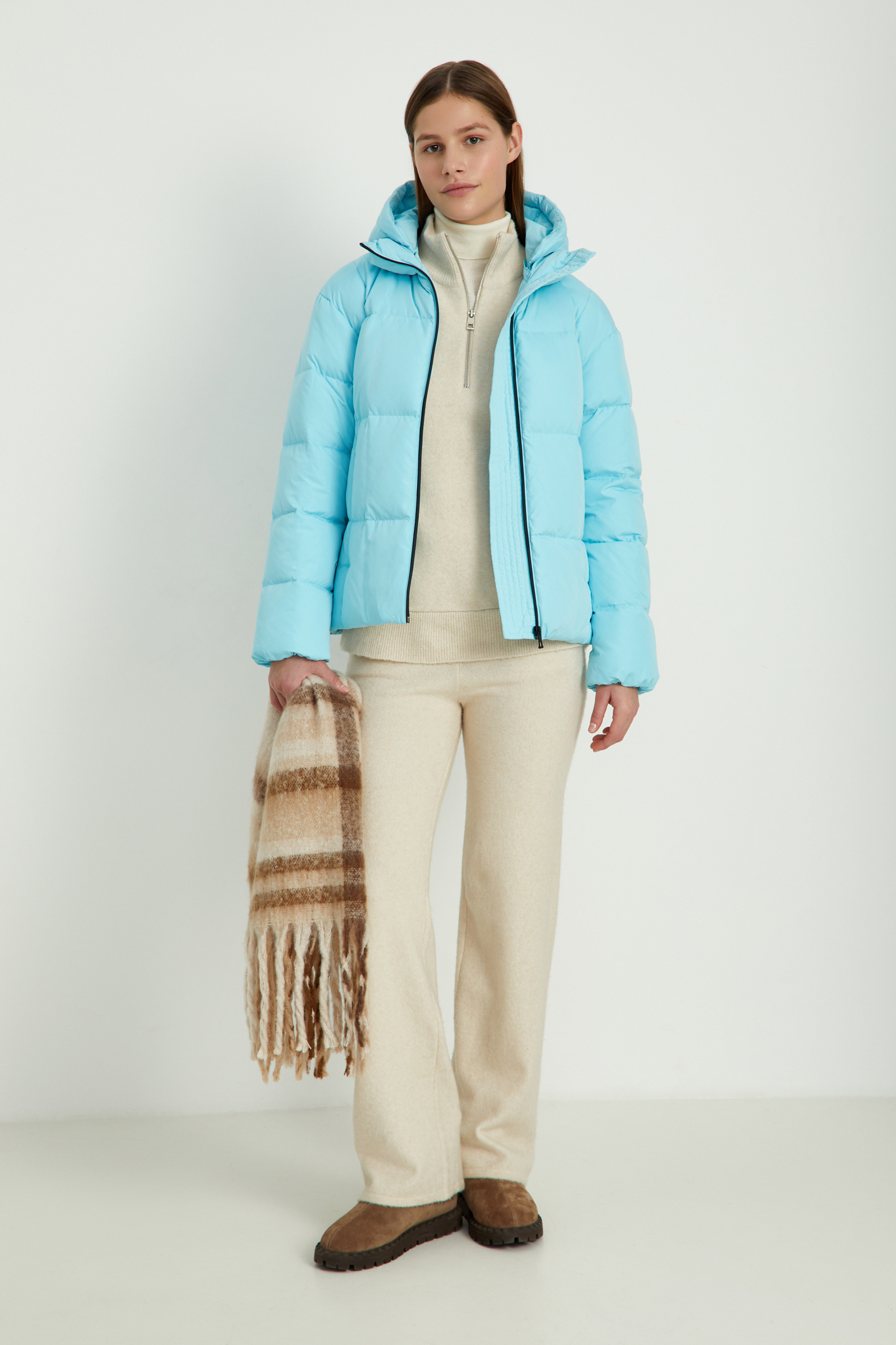 Пуховик с воротником-стойкой