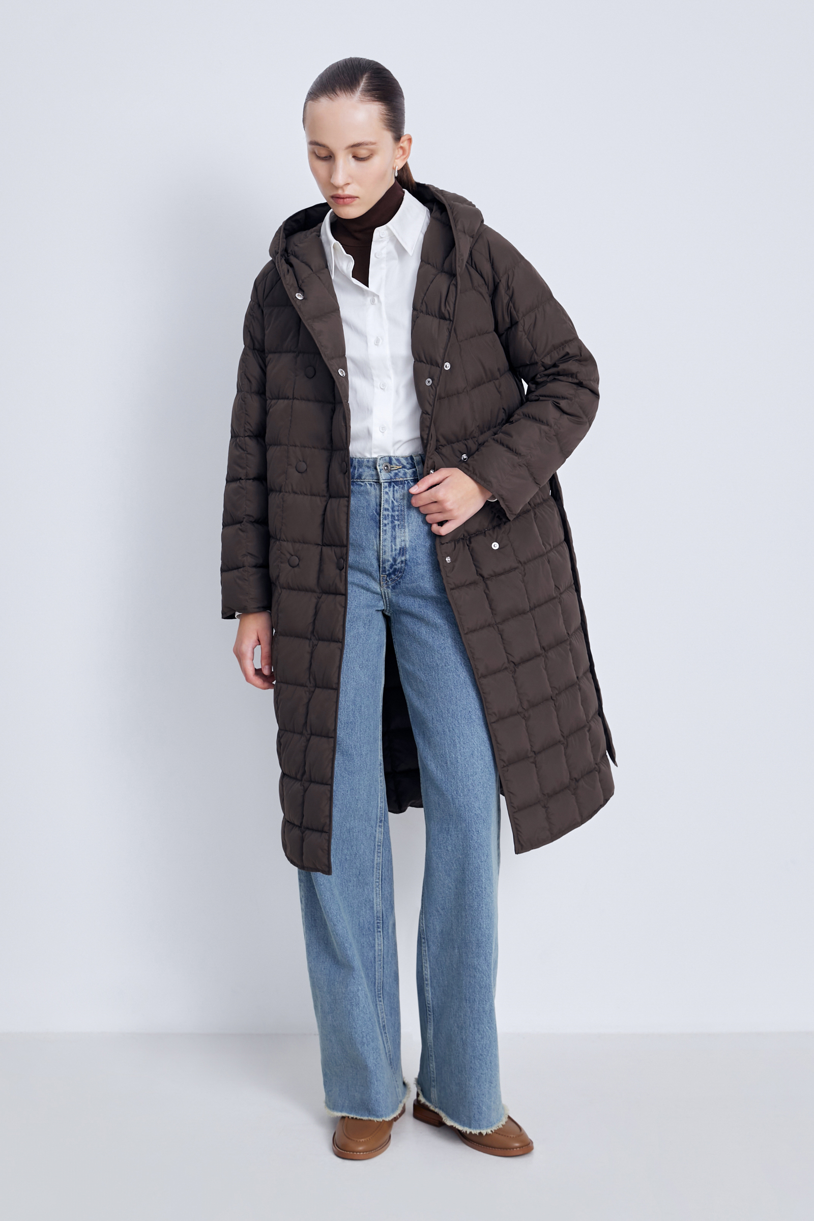 Пуховое стеганое пальто с поясом