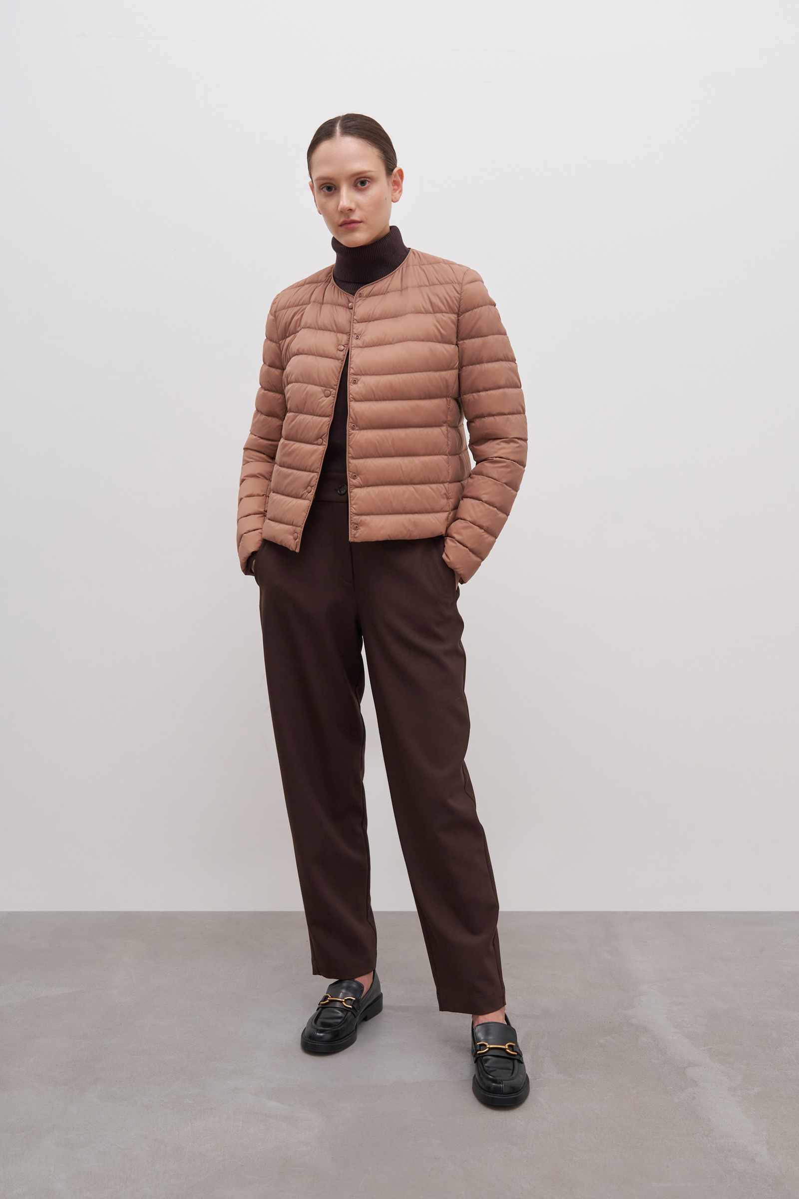 Стеганый пуховик c круглым вырезом