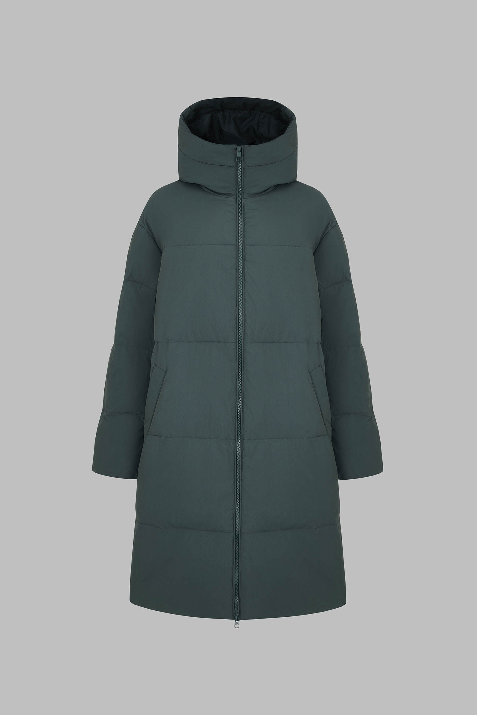Утепленное стеганое пальто с капюшоном