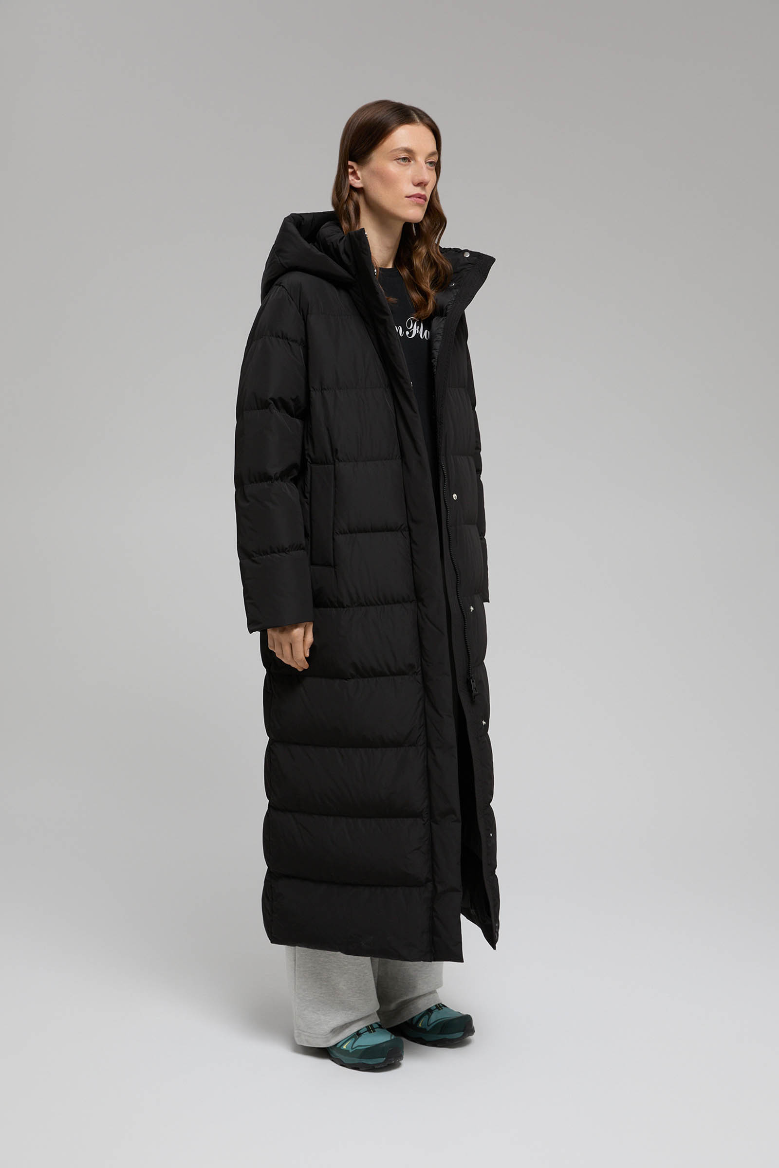 Пуховое пальто прямого силуэта