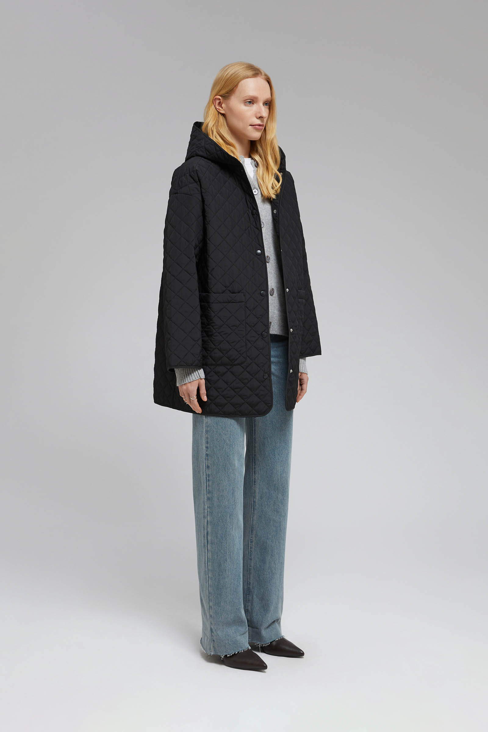 Утепленное полупальто с накладными карманами