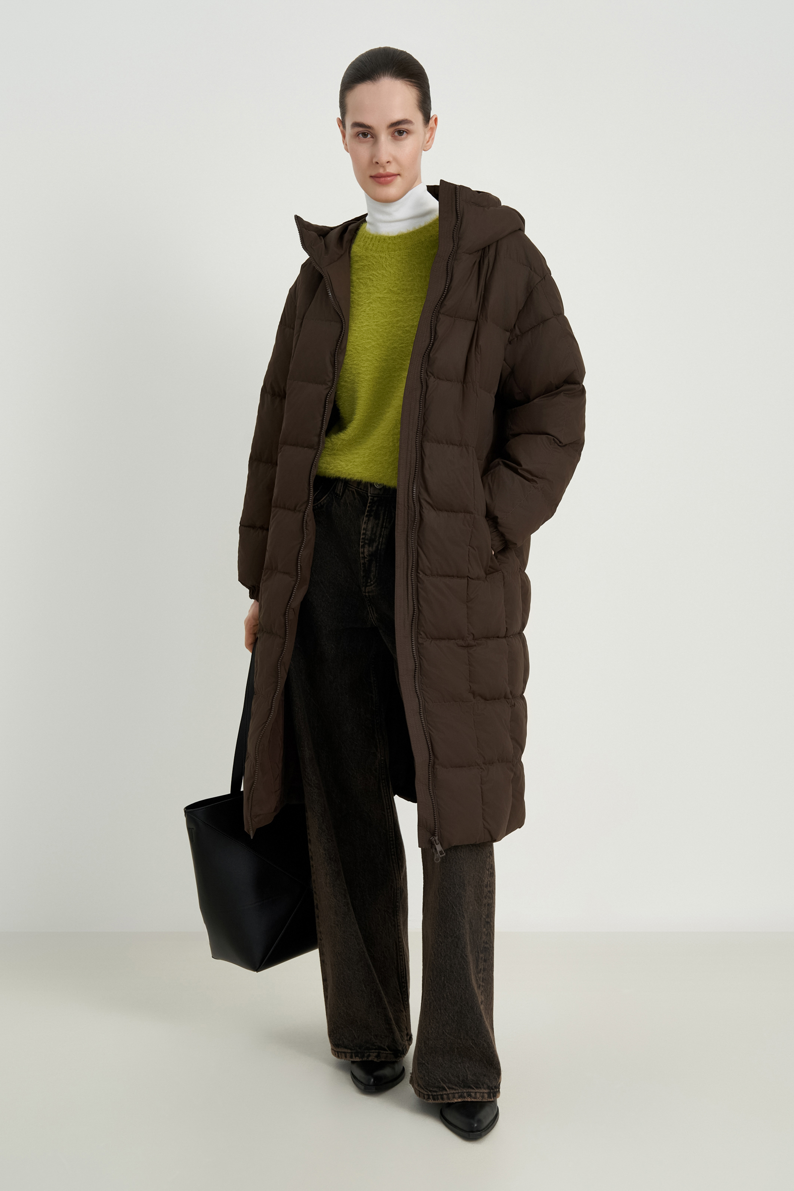 Пуховое пальто с капюшоном