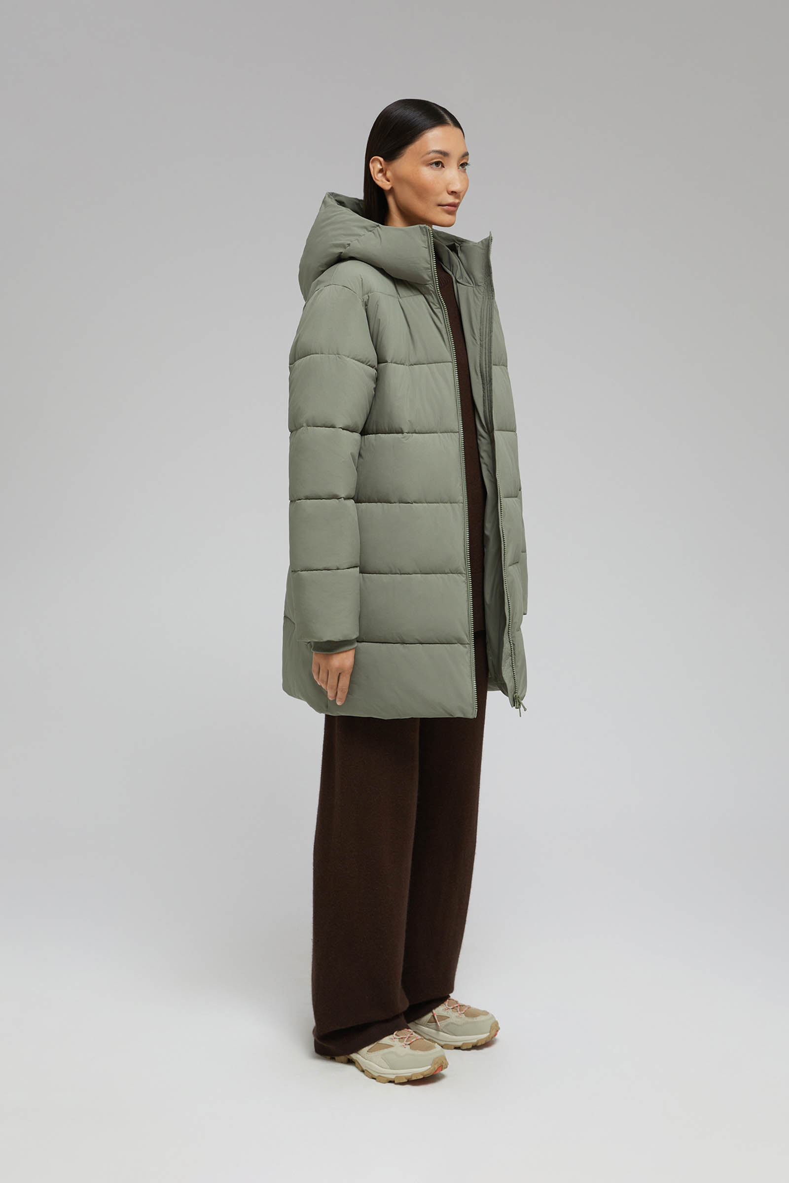 Утепленное полупальто с капюшоном