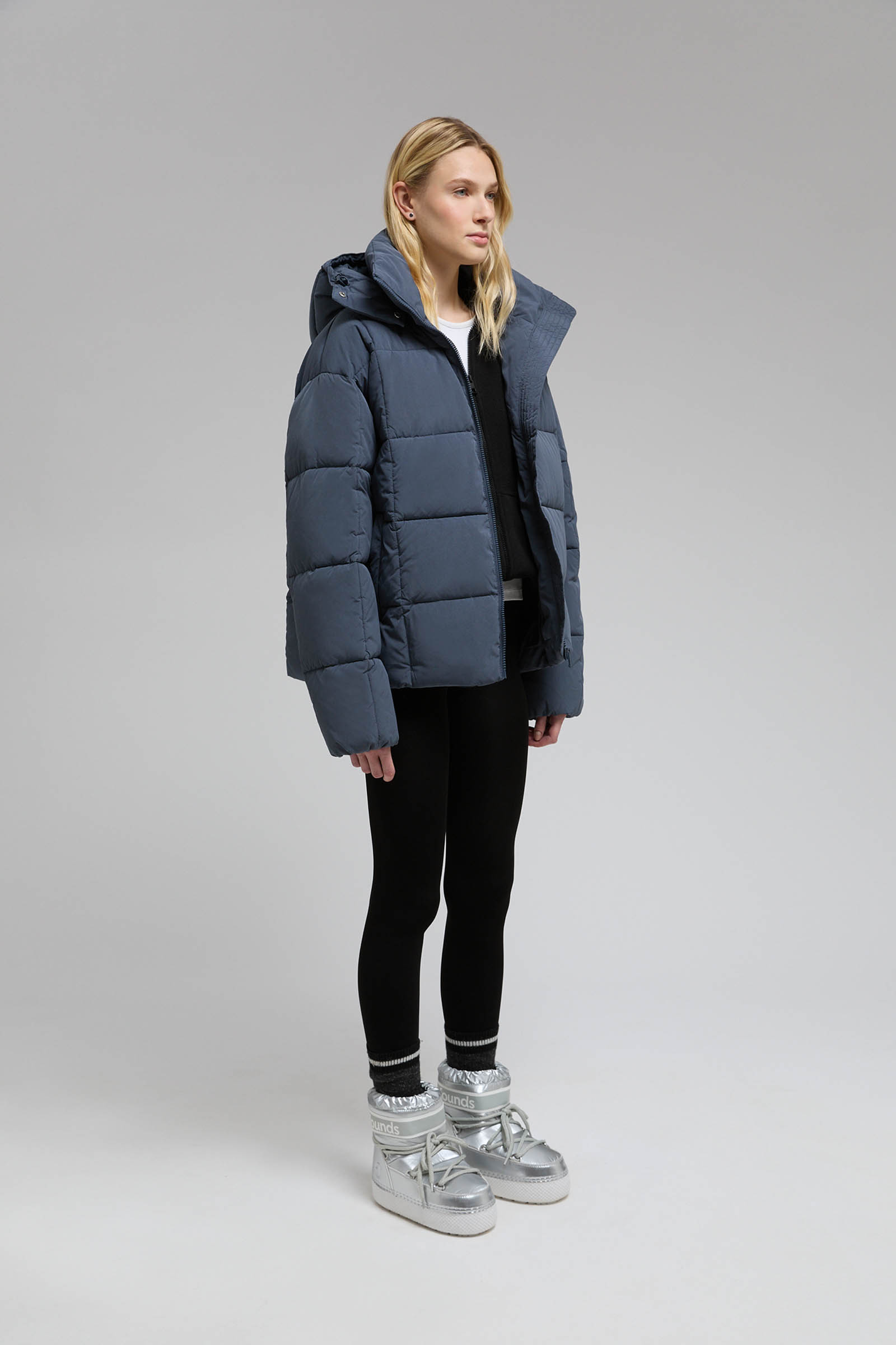 Пуховик с воротником-стойкой и съемным капюшоном