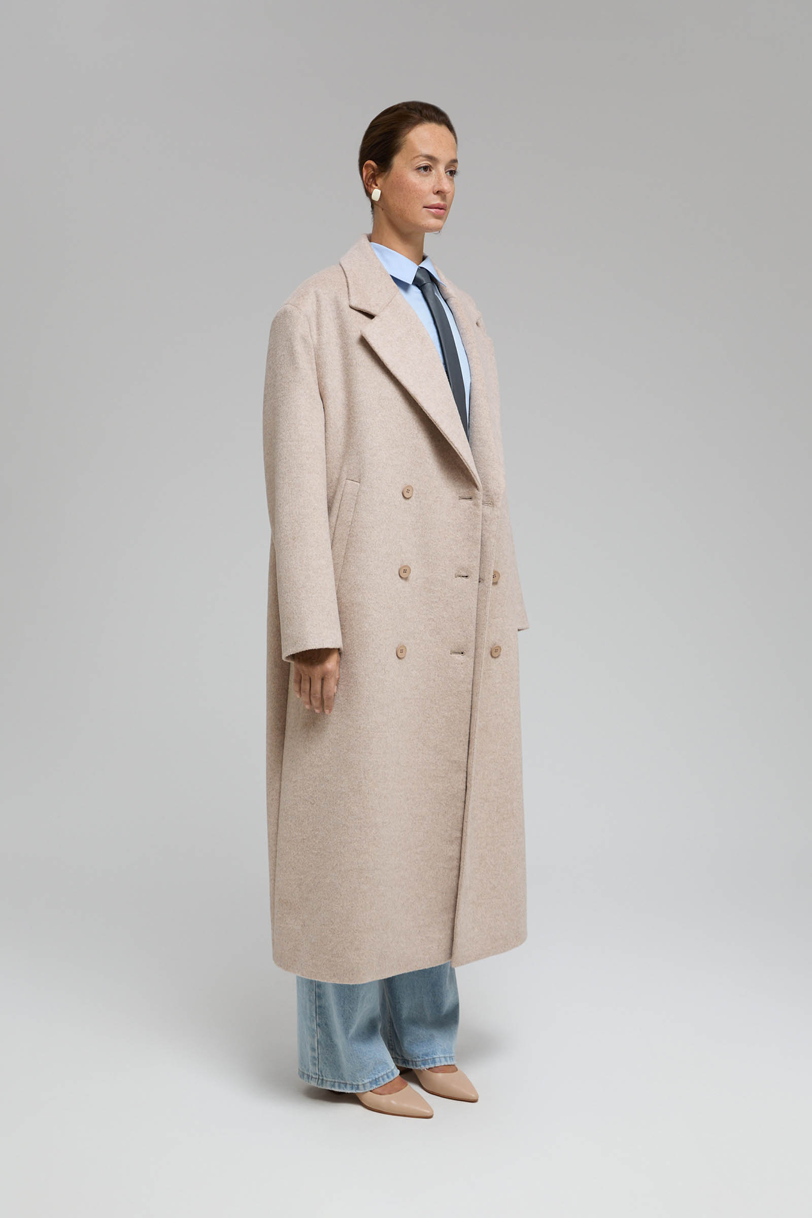 Двубортное пальто с отложным воротником