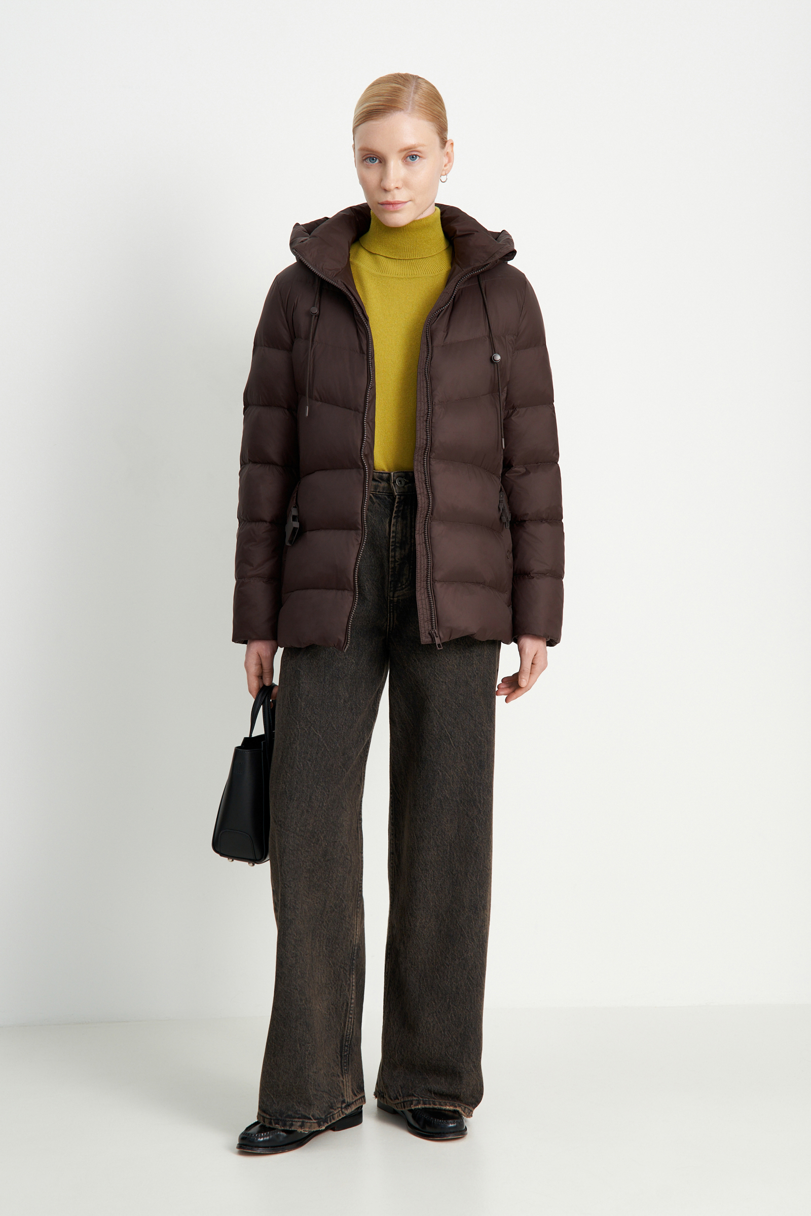 Пуховик с поясом приталенного силуэта