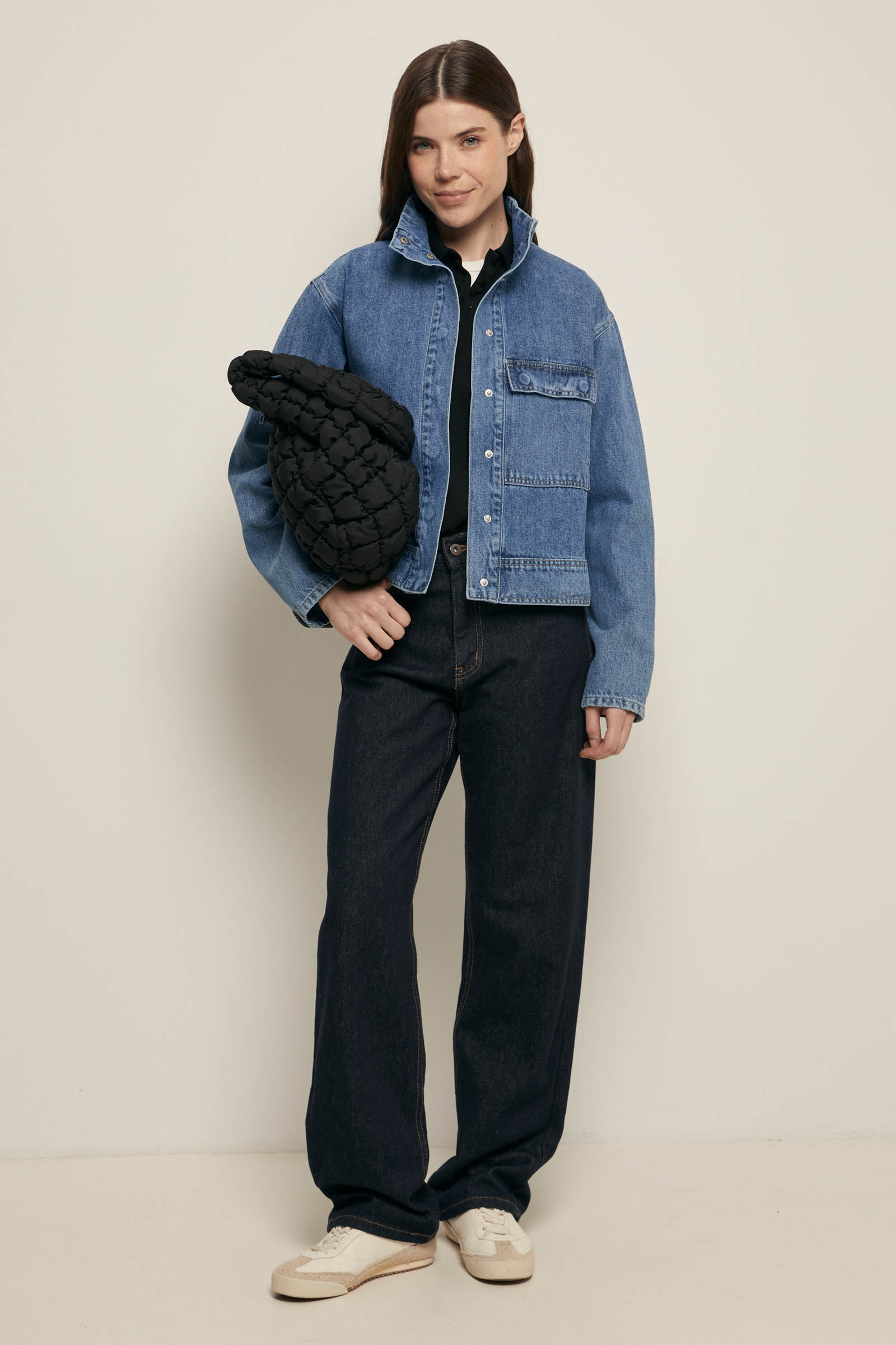 Джинсовая куртка с карманом