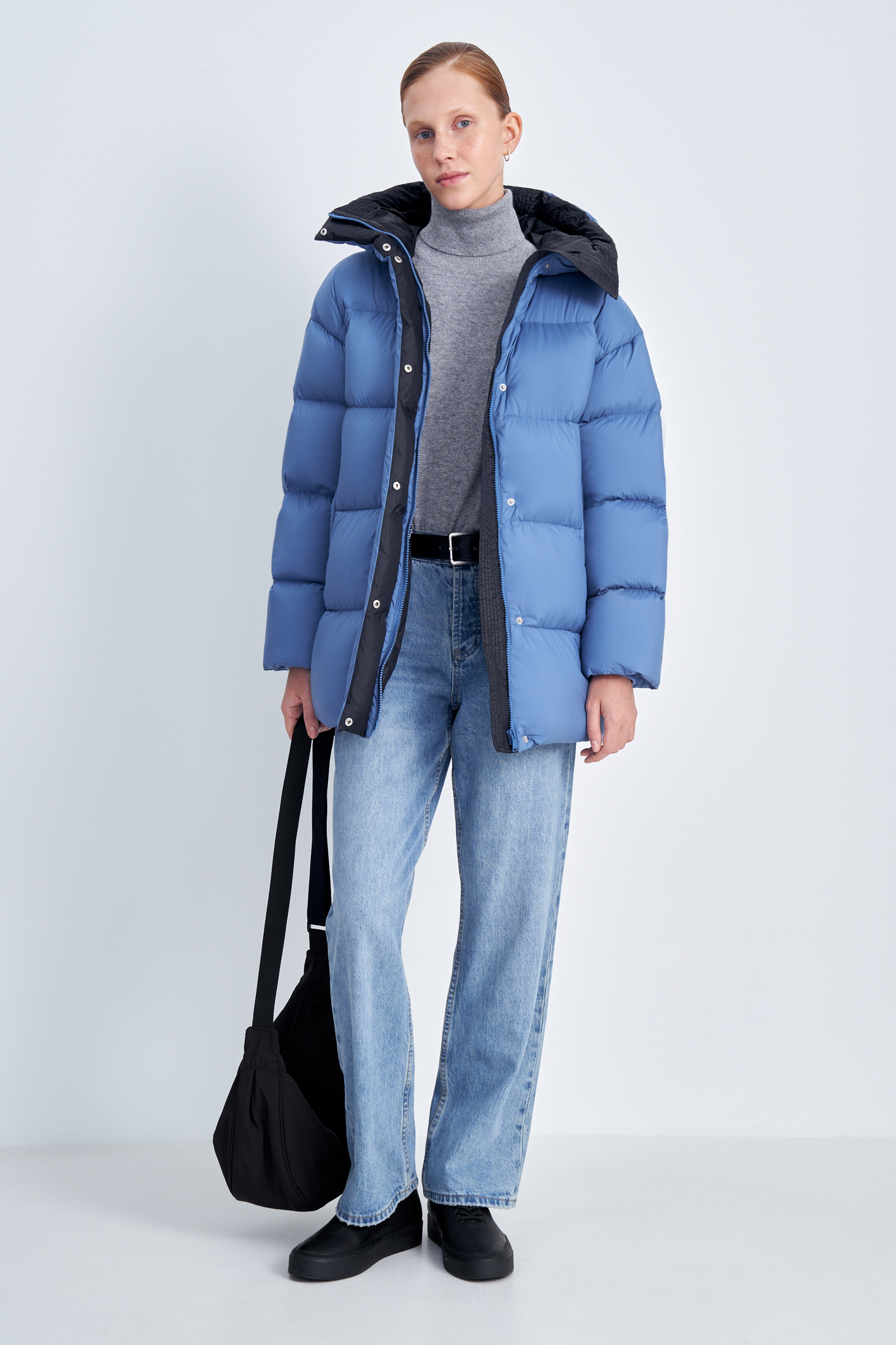 Стеганый пуховик с воротником-стойкой