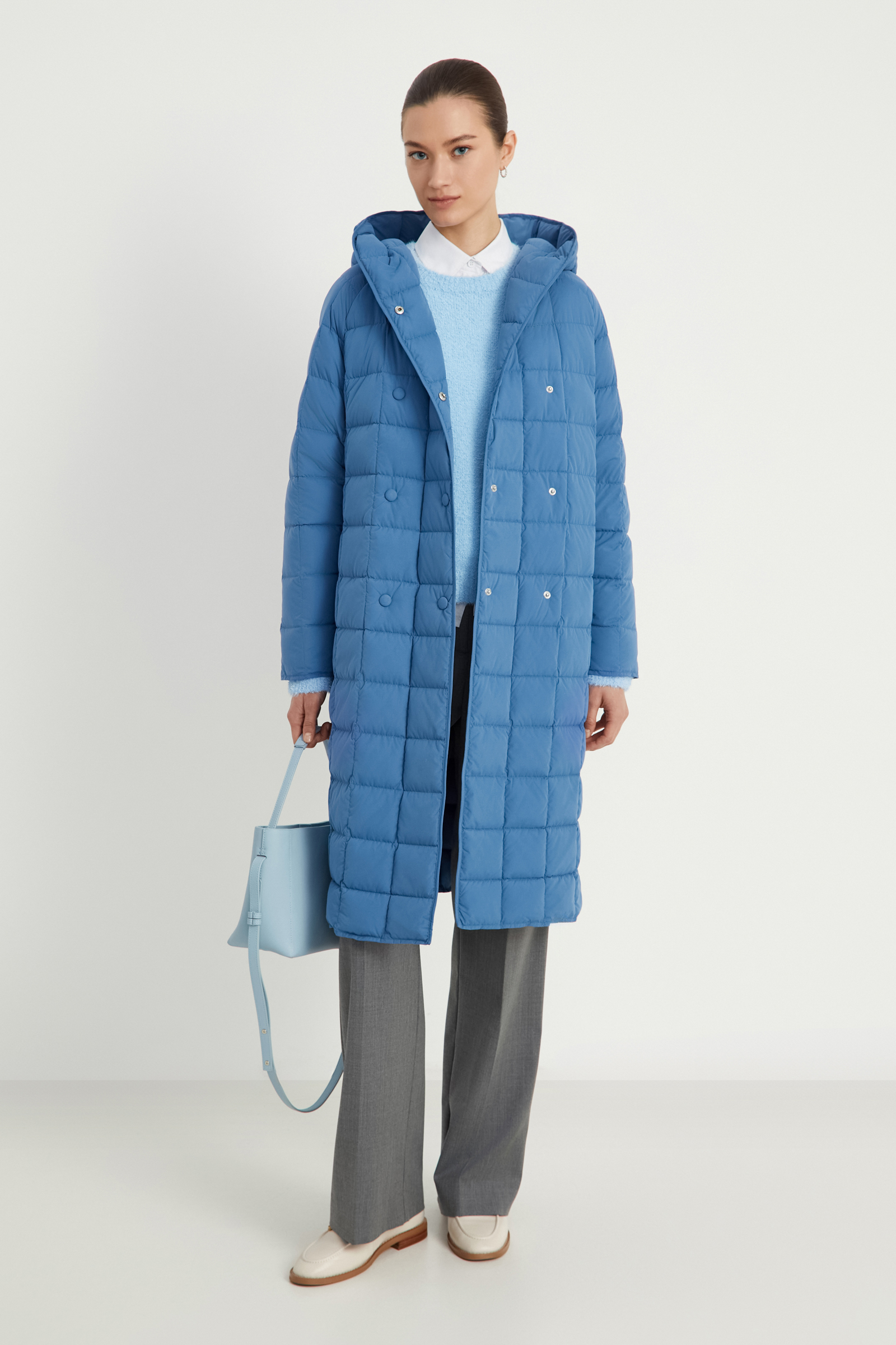 Пуховое стеганое пальто с поясом