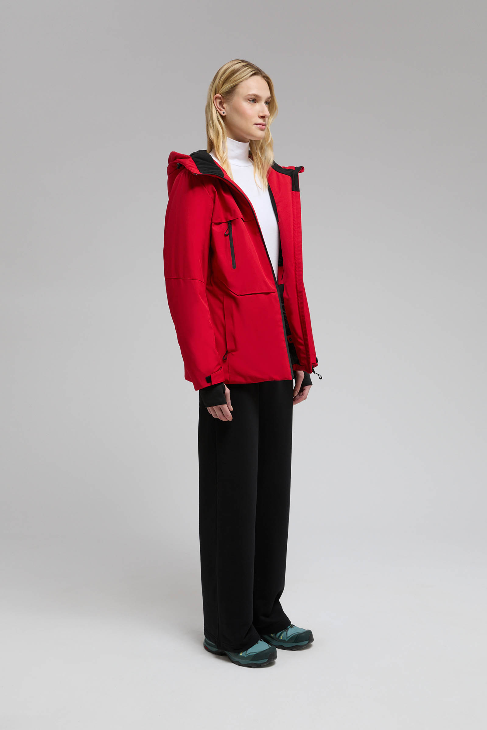 Горнолыжная куртка полуприлегающего силуэта