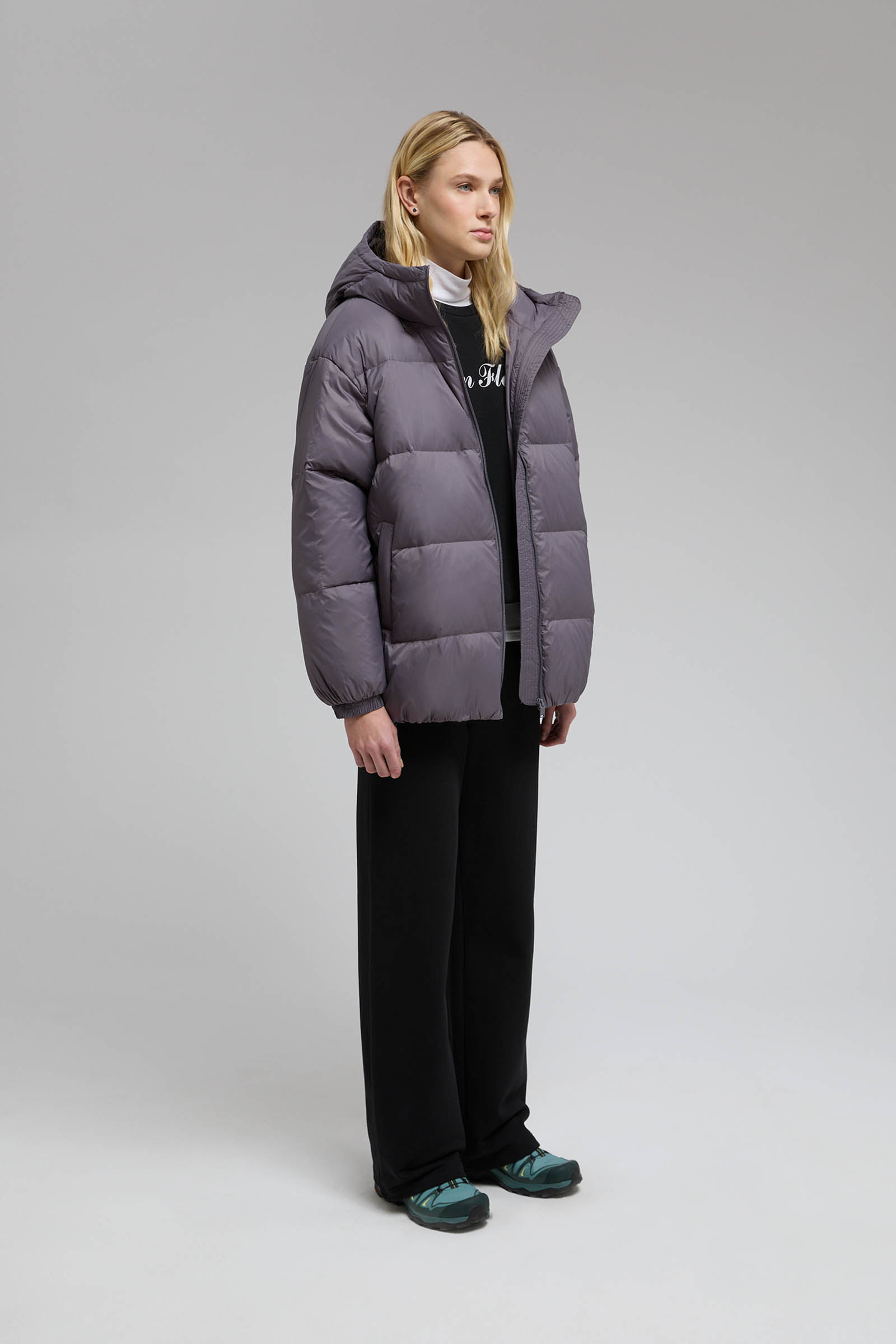 Удлиненный пуховик с капюшоном