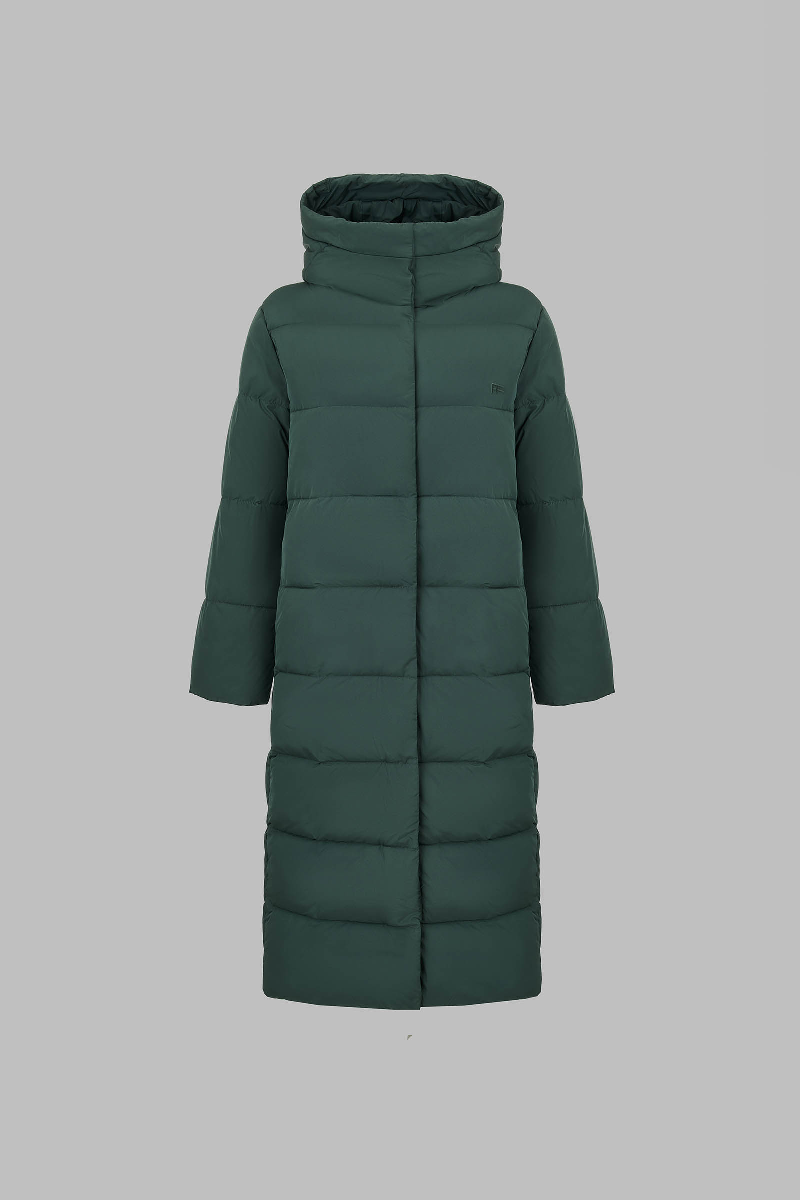Утепленное пальто с капюшоном