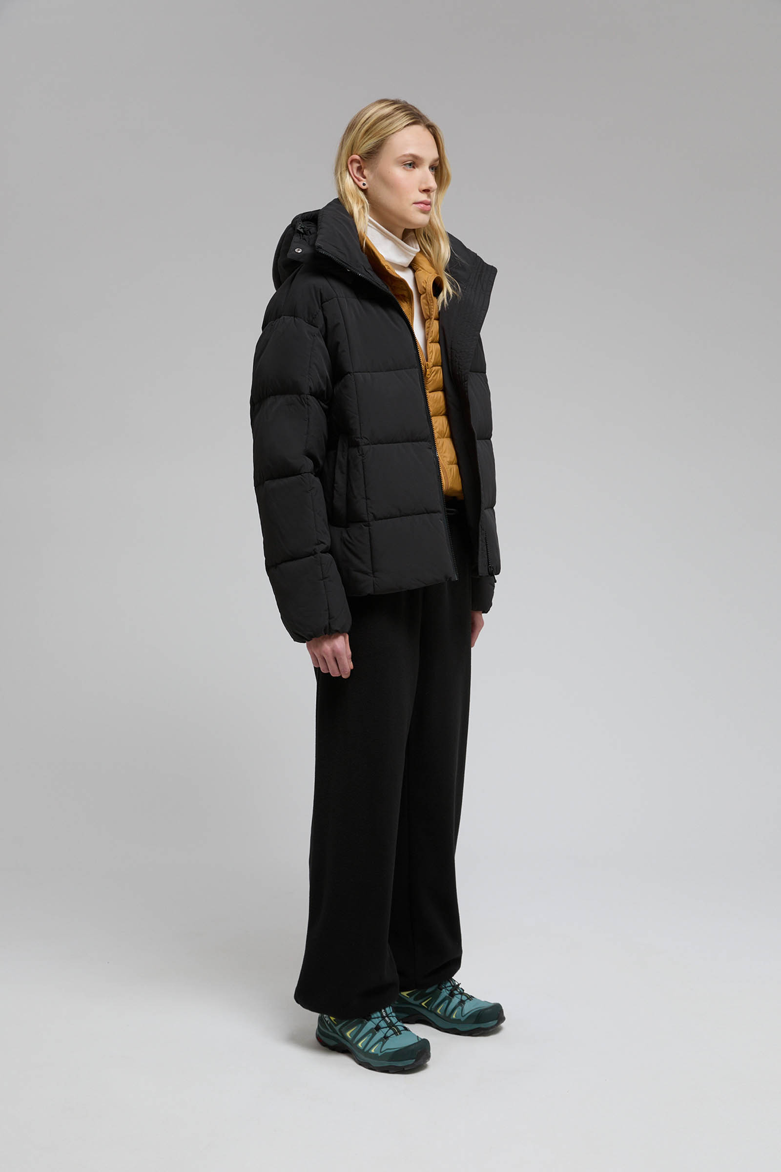 Пуховик с воротником-стойкой и съемным капюшоном