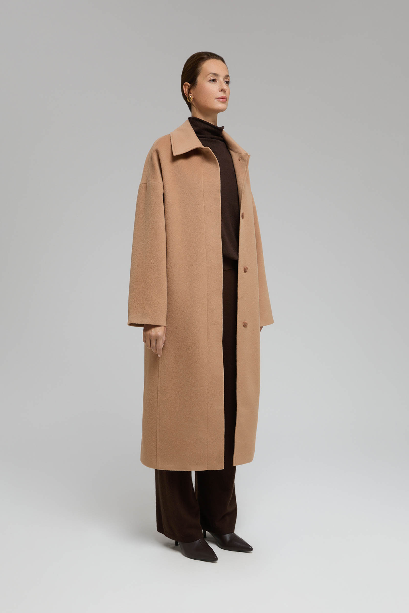 Однобортное пальто из шерсти и шелка