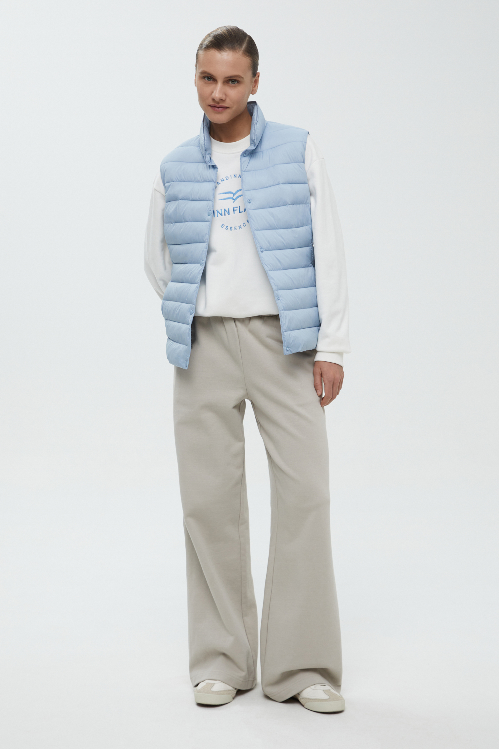 Утепленный жилет приталенного силуэта