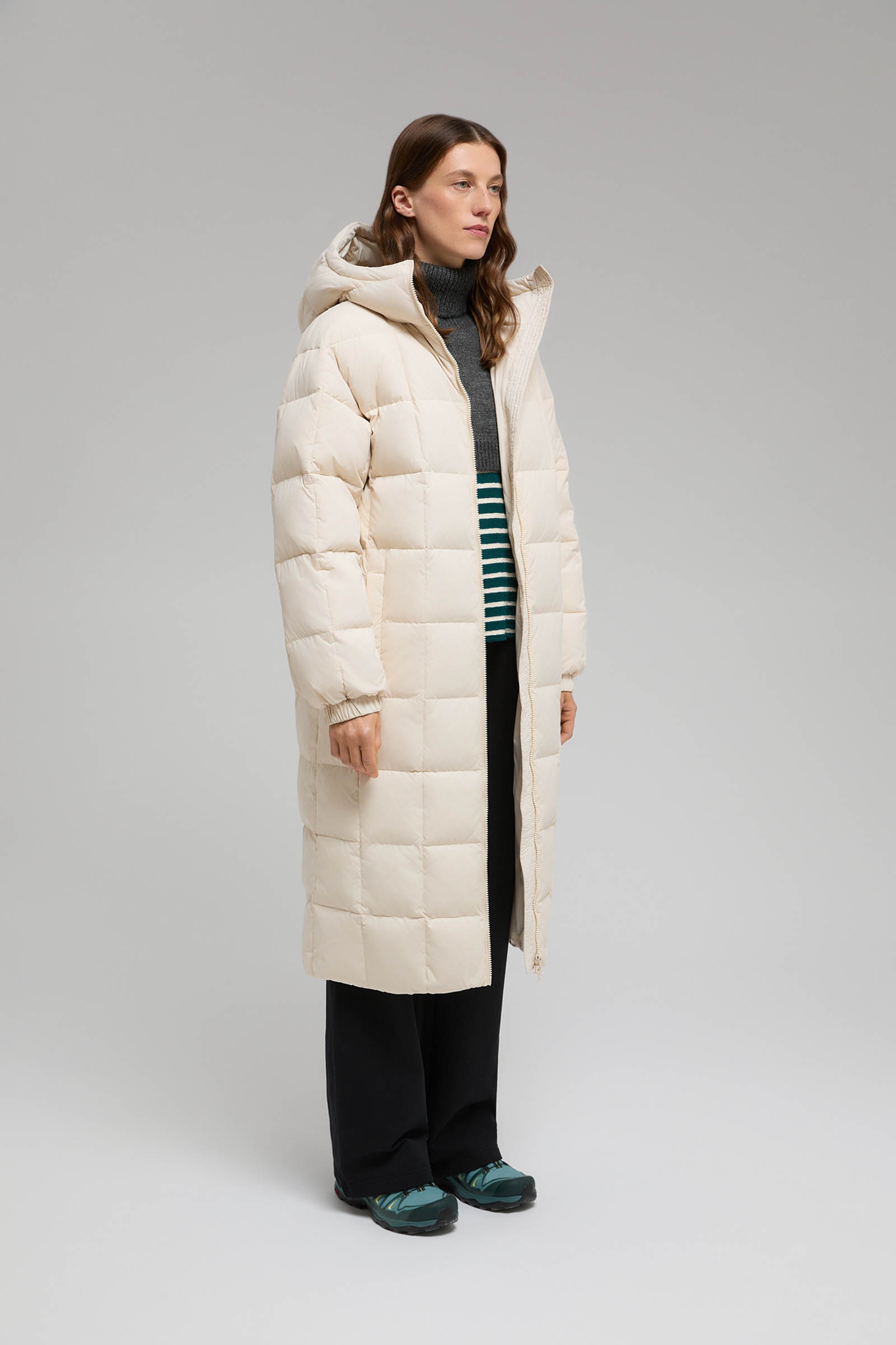 Пуховое пальто с капюшоном