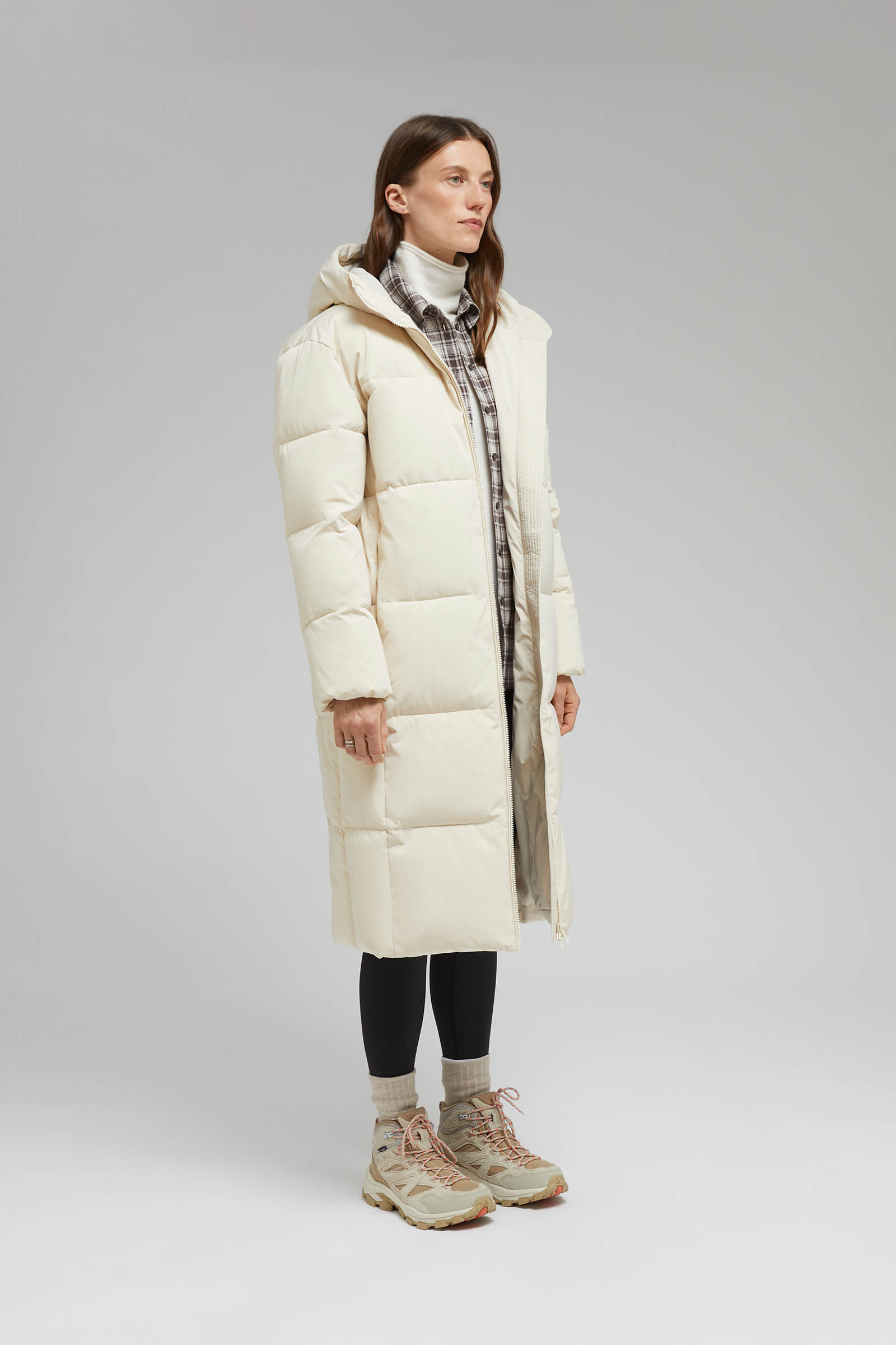 Утепленное пальто с капюшоном