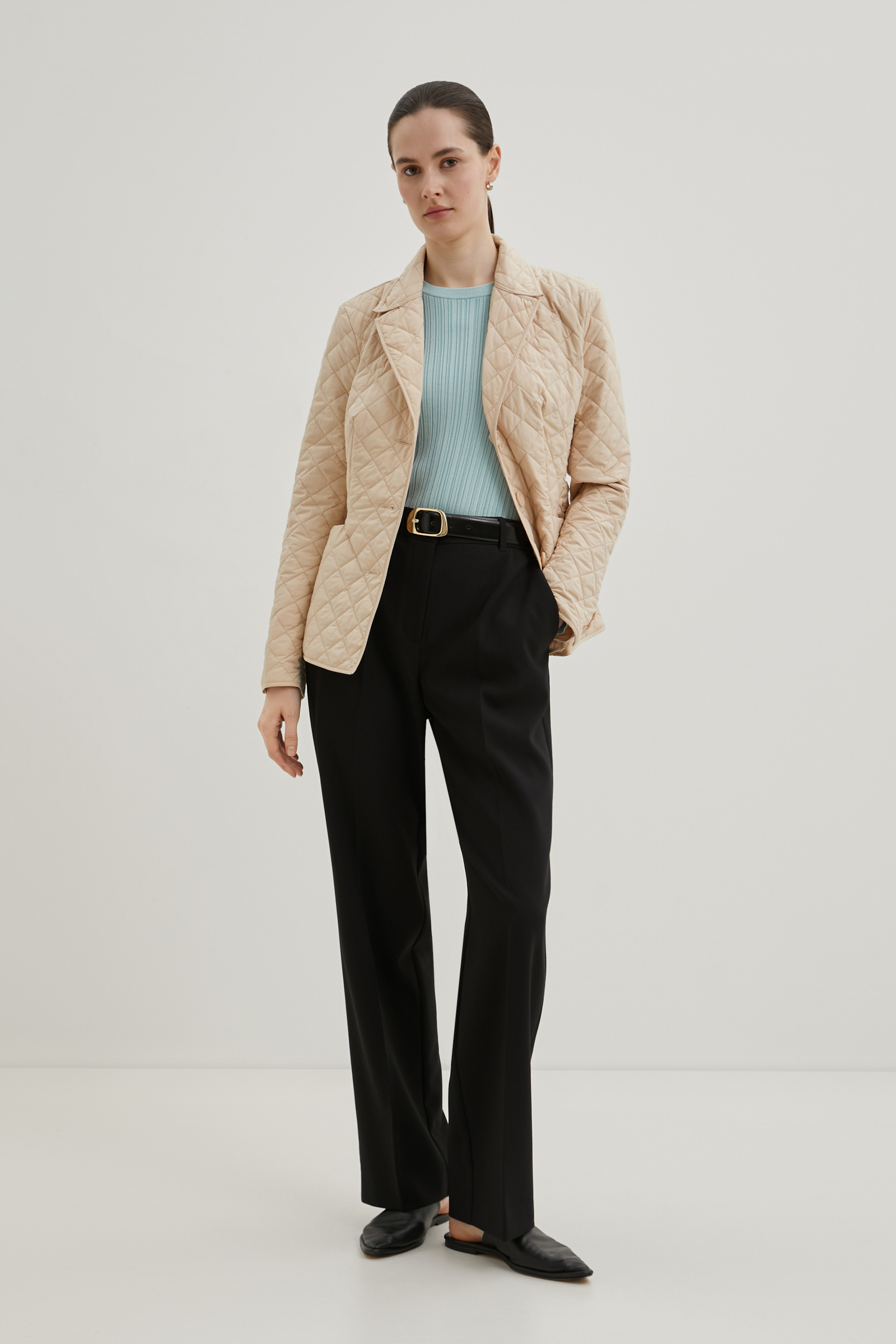 Куртка приталенного силуэта с отложным воротником