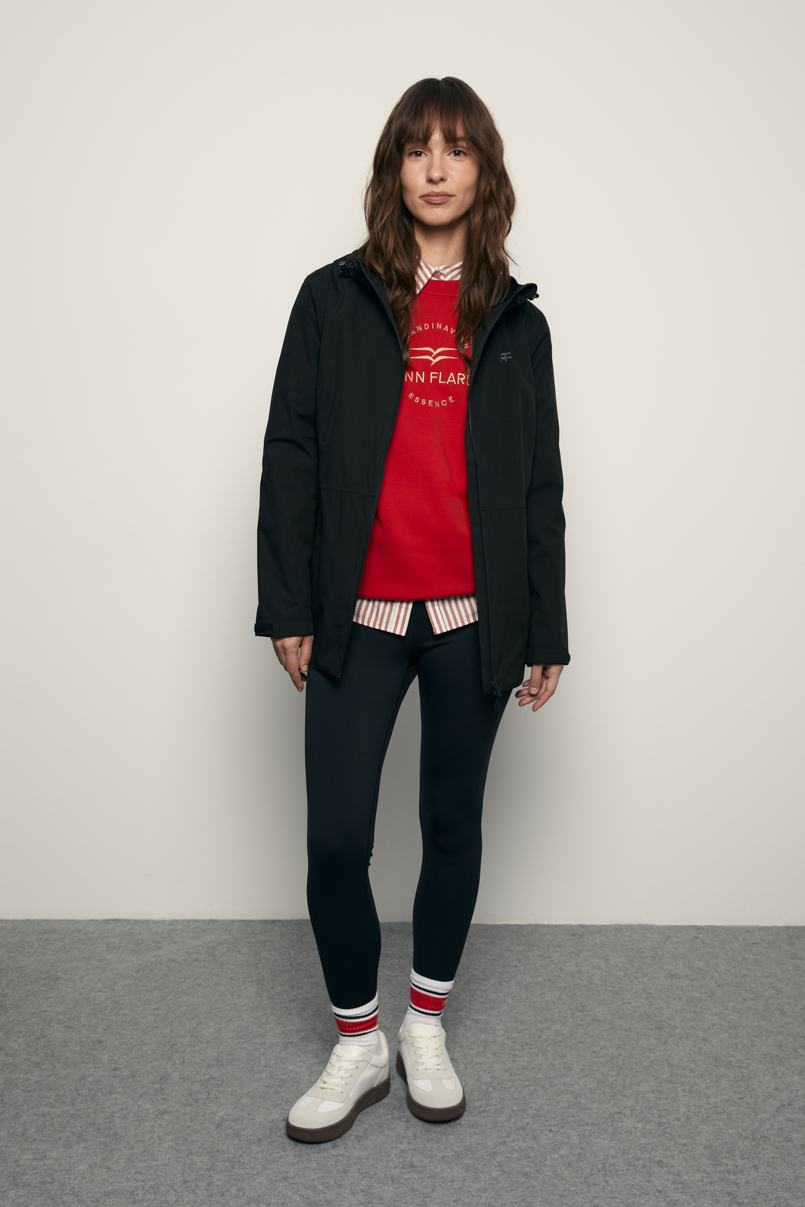 Спортивная ветровка приталенного силуэта