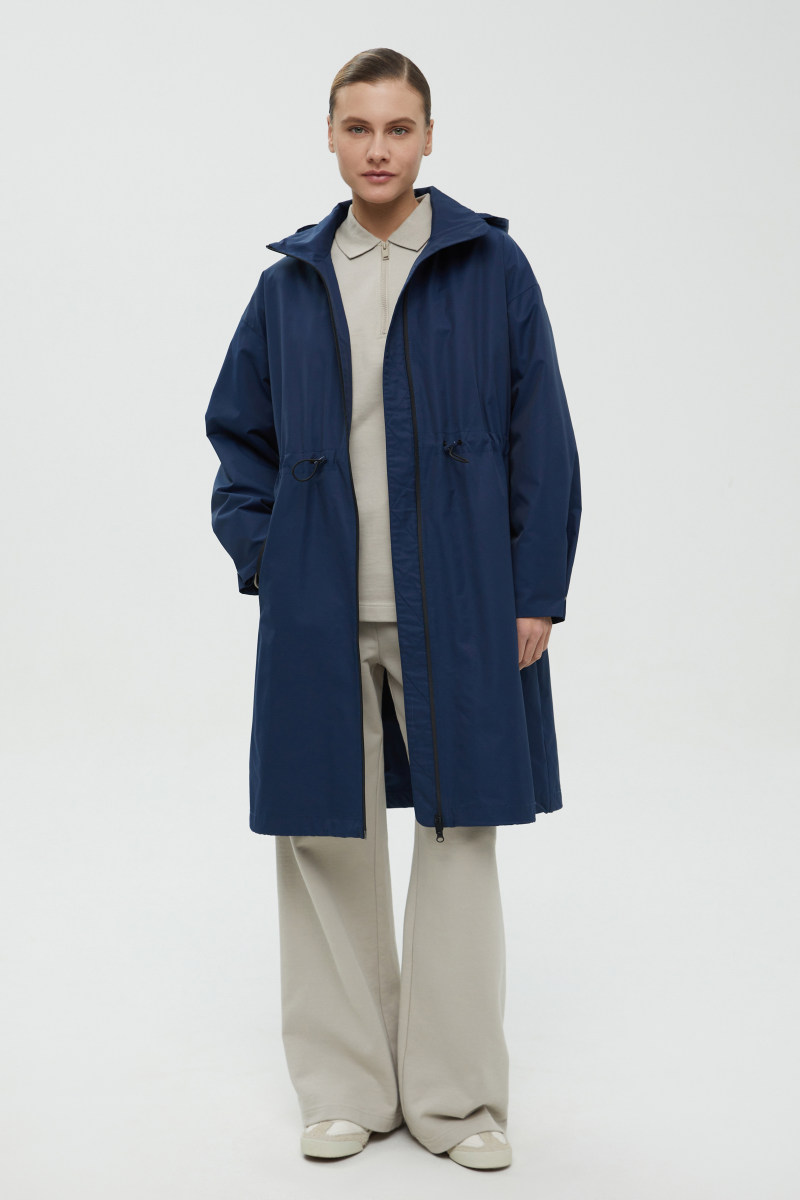 Плащ со съемным капюшоном и поясом на кулиске