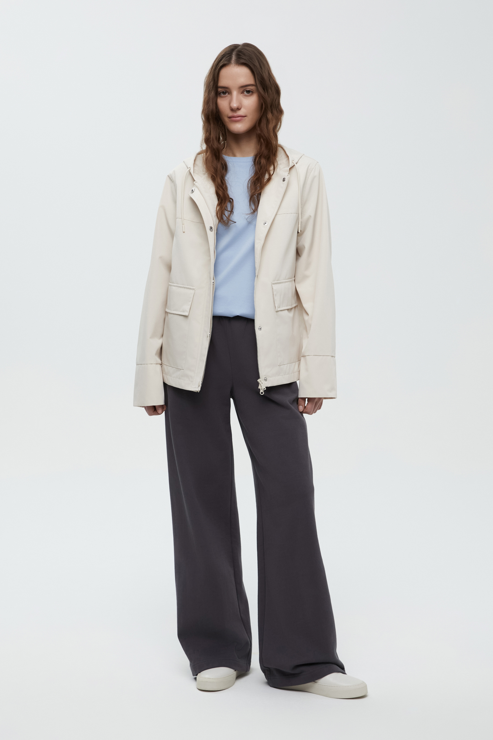 Ветровка с капюшоном свободного силуэта