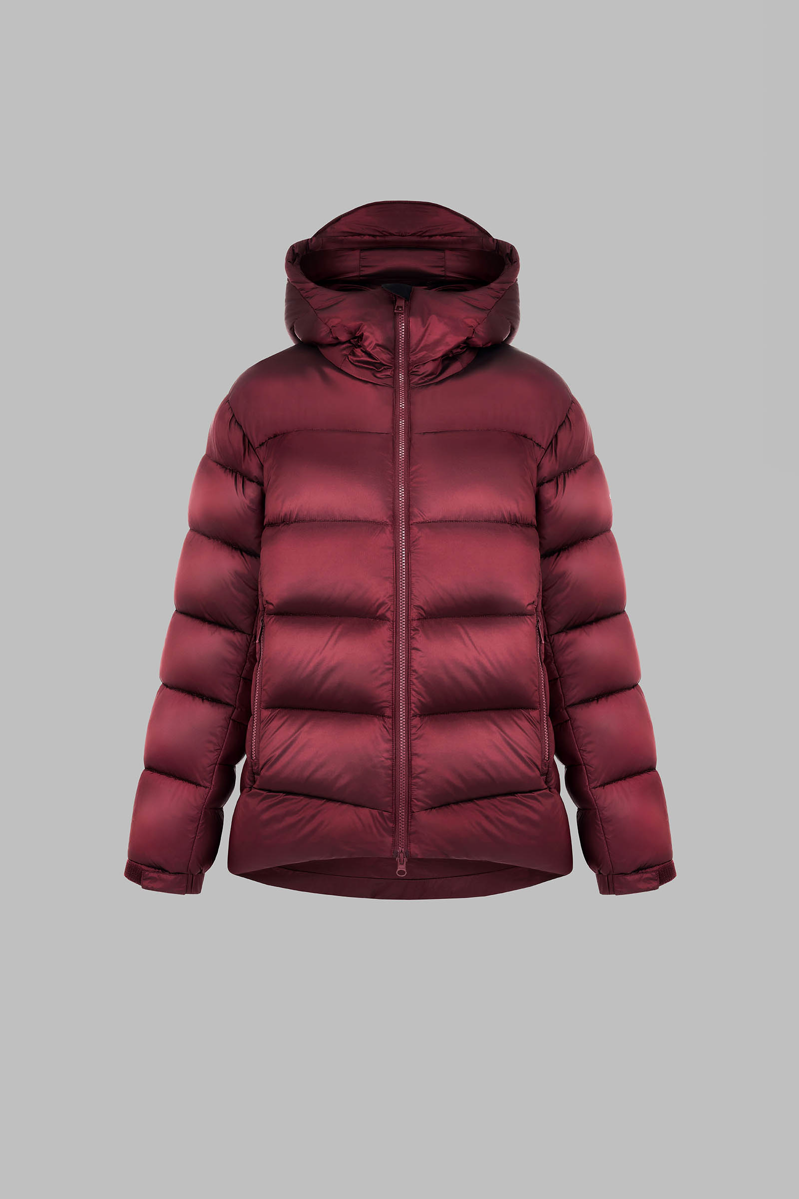 Удлиненный пуховик полуприлегающего силуэта