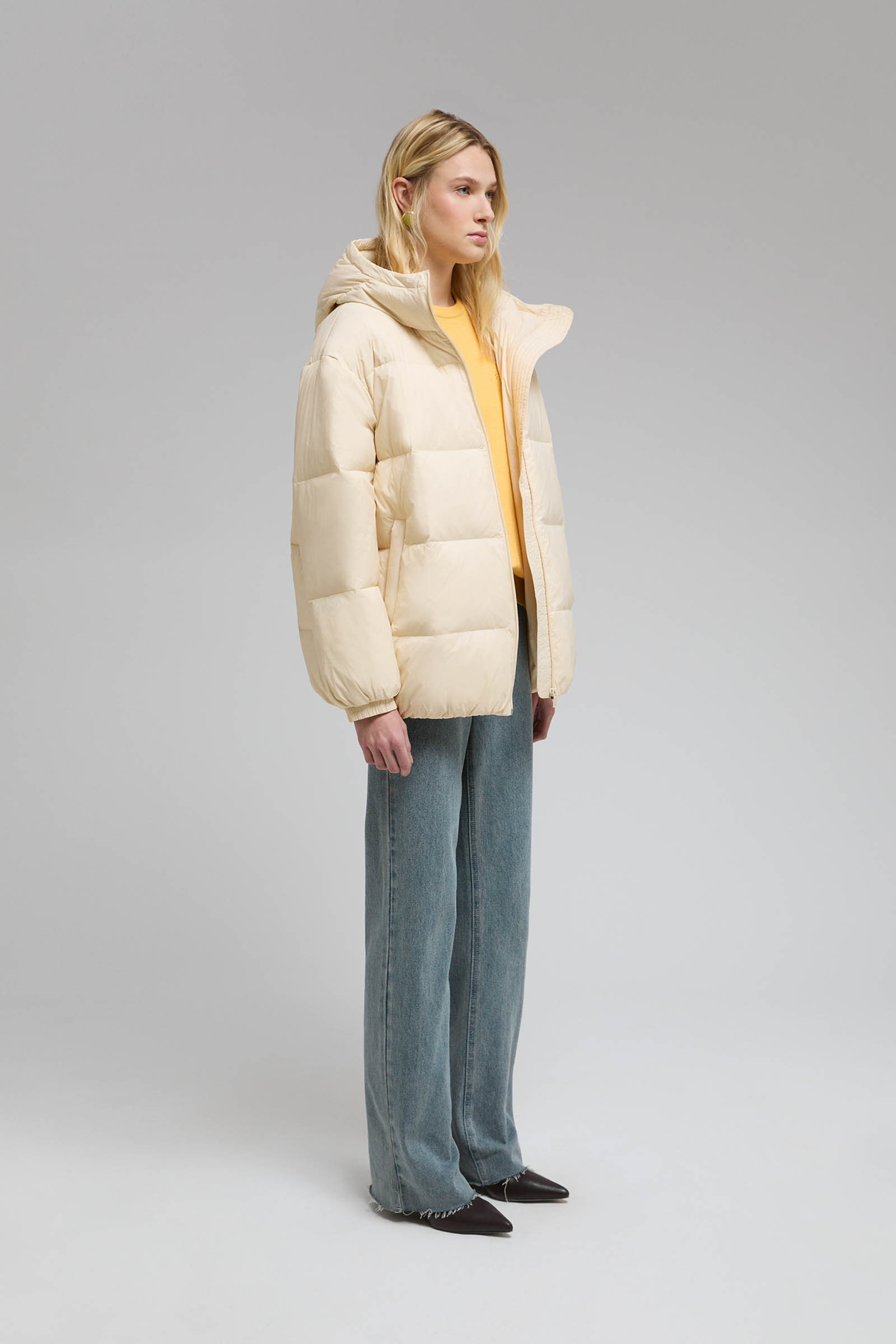 Удлиненный пуховик с капюшоном