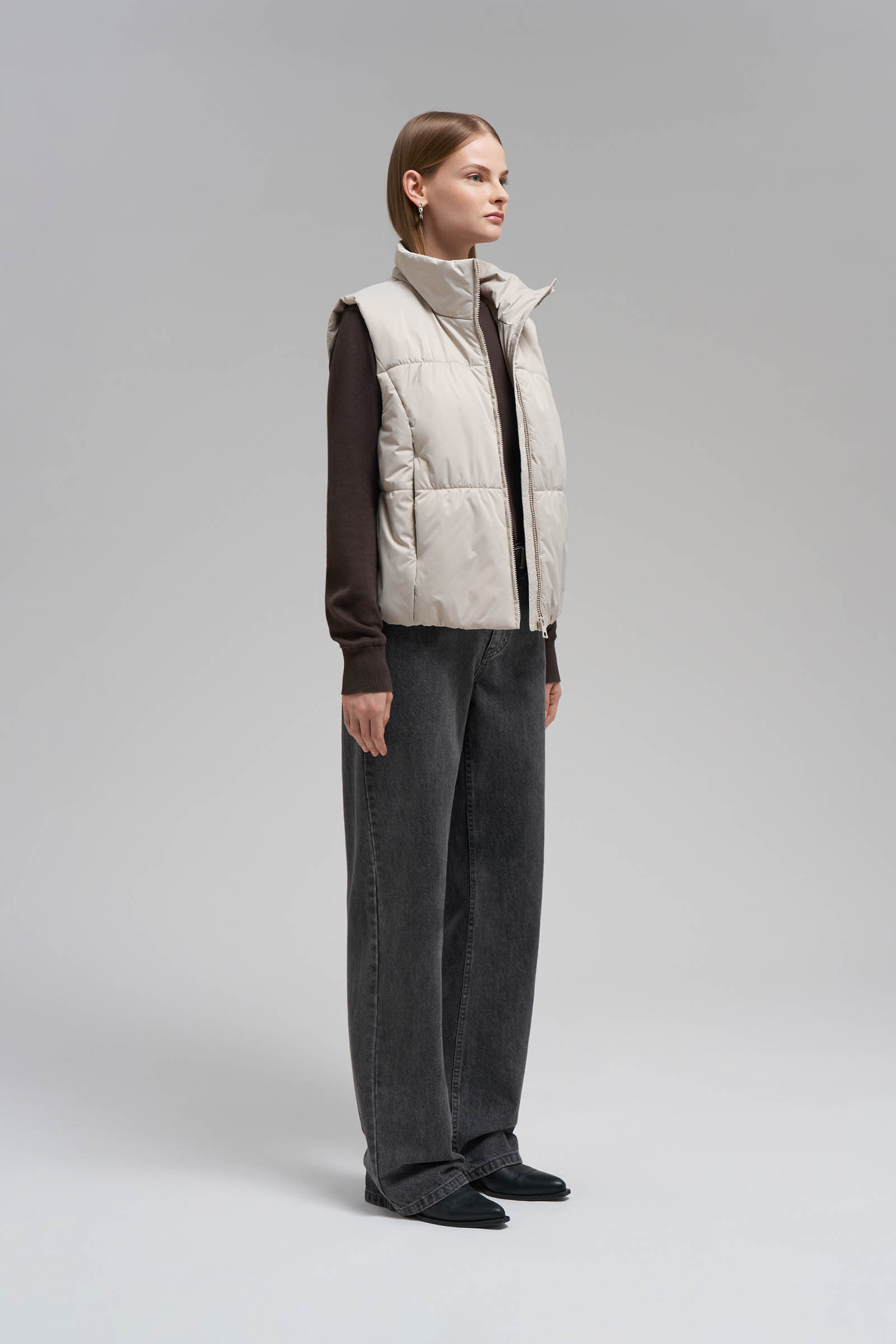 Утепленный жилет с искусственным наполнителем