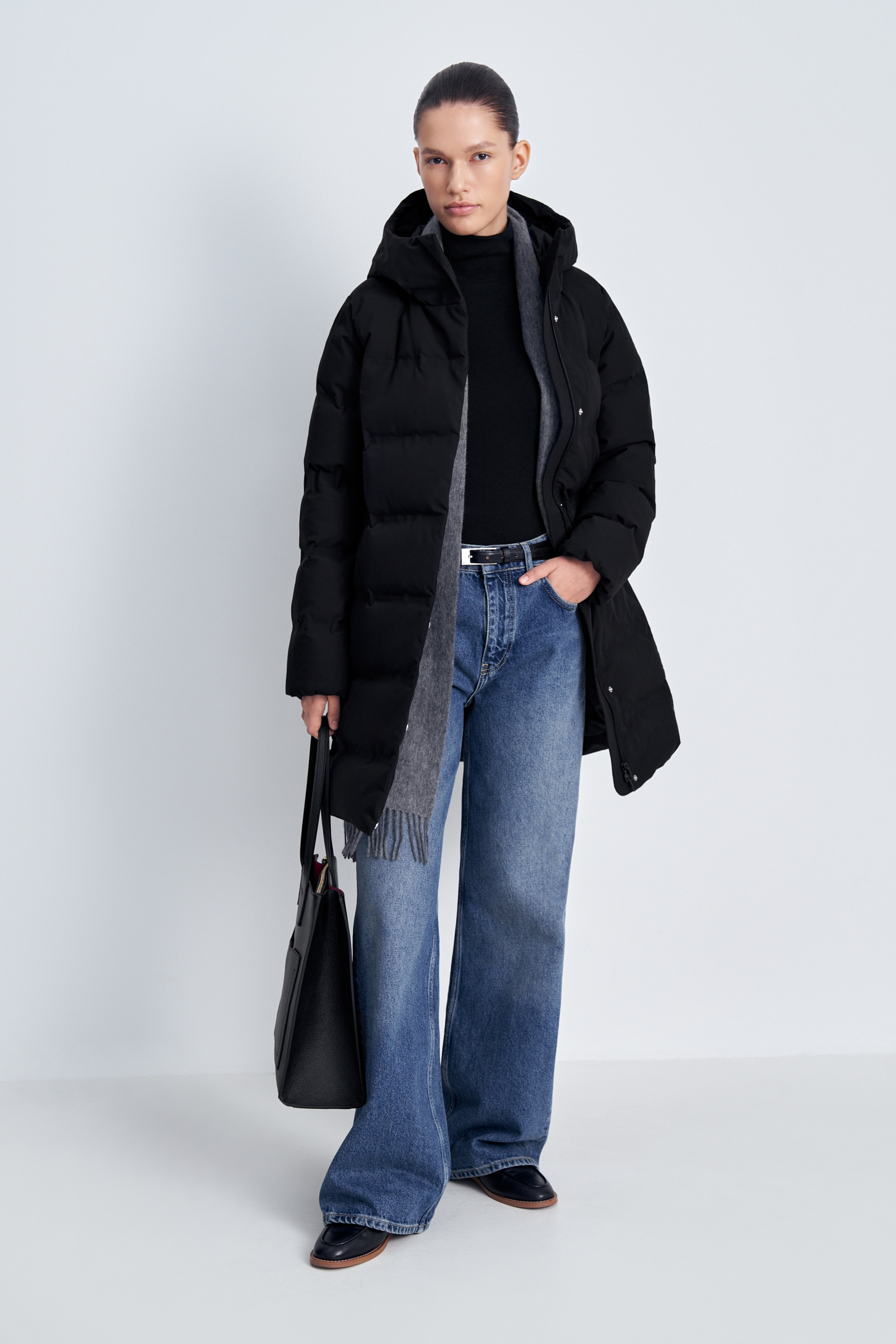 Пуховое полупальто с капюшоном