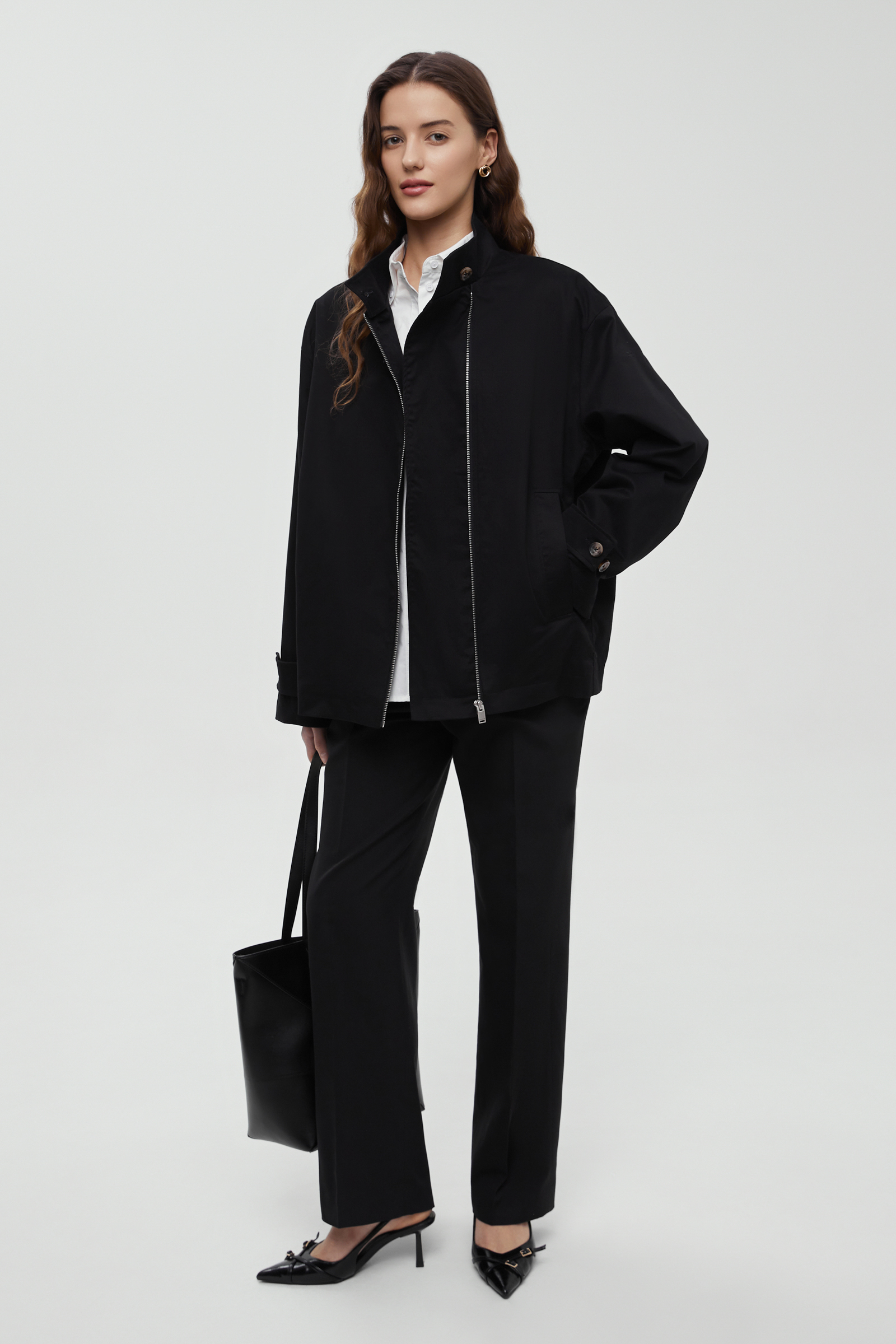 Ветровка с асимметричной застежкой