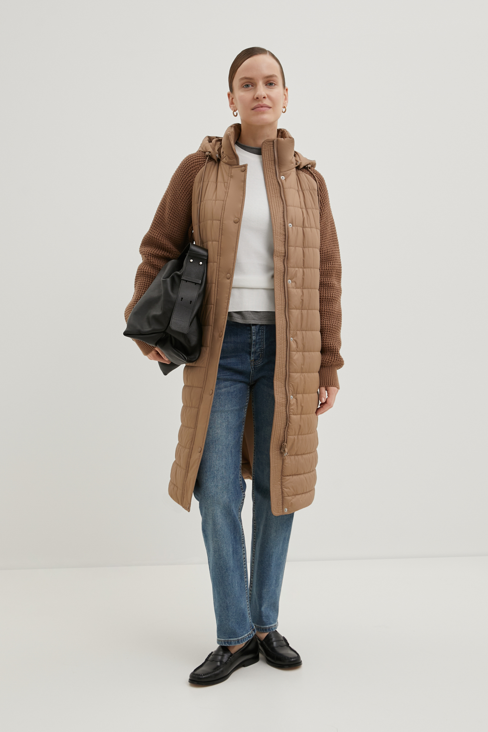 Утепленное полупальто с вязаными рукавами